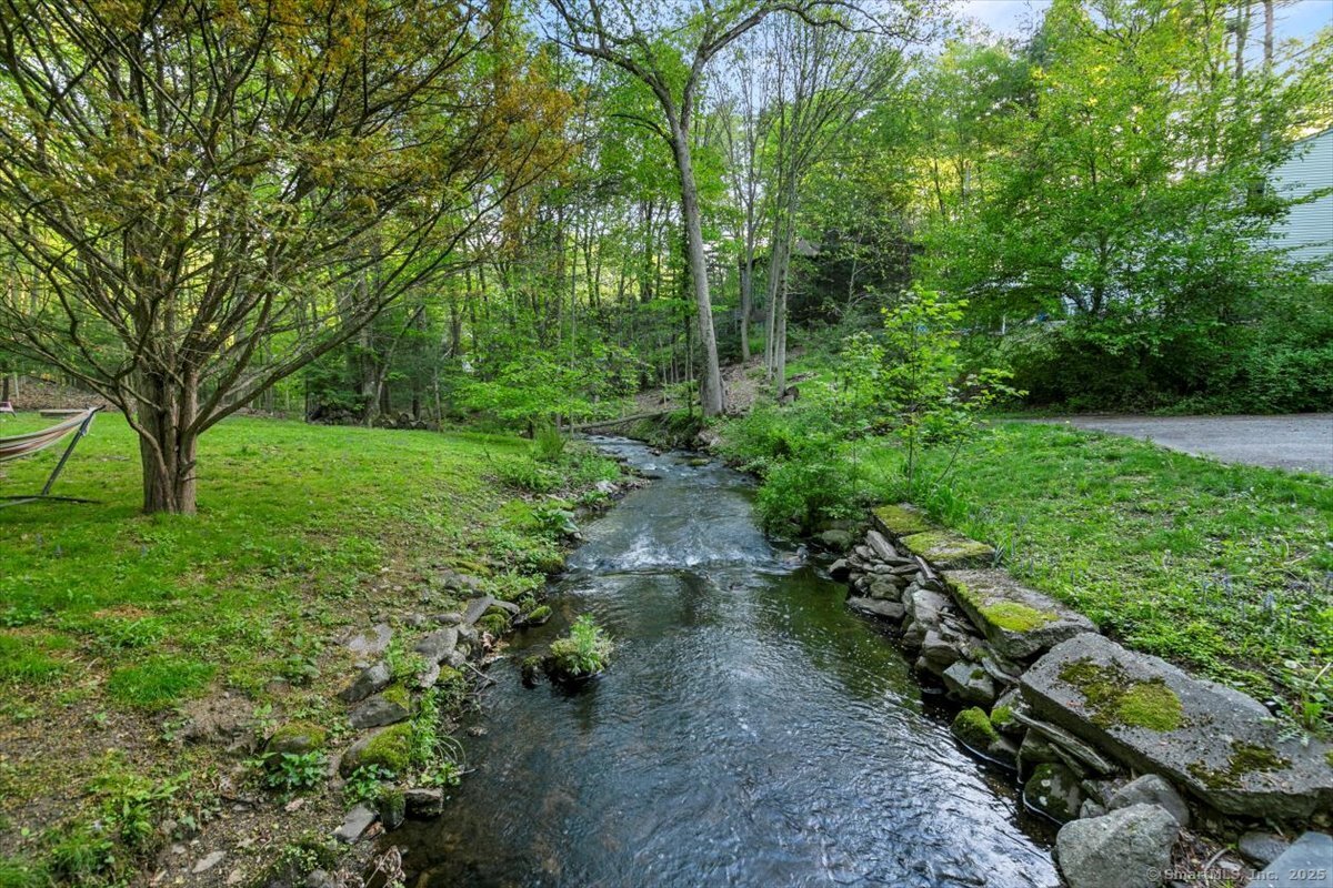 266 Pinewood, Trumbull, Connecticut 06611