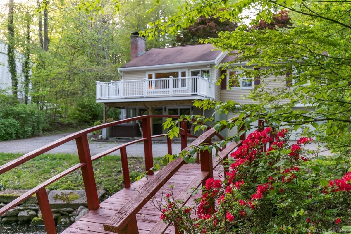 266 Pinewood, Trumbull, Connecticut 06611