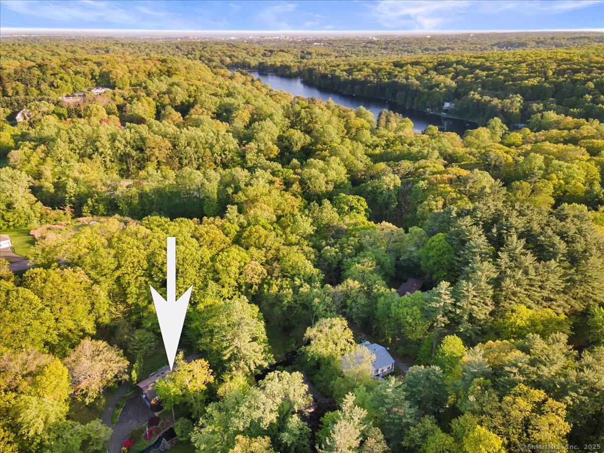 266 Pinewood, Trumbull, Connecticut 06611