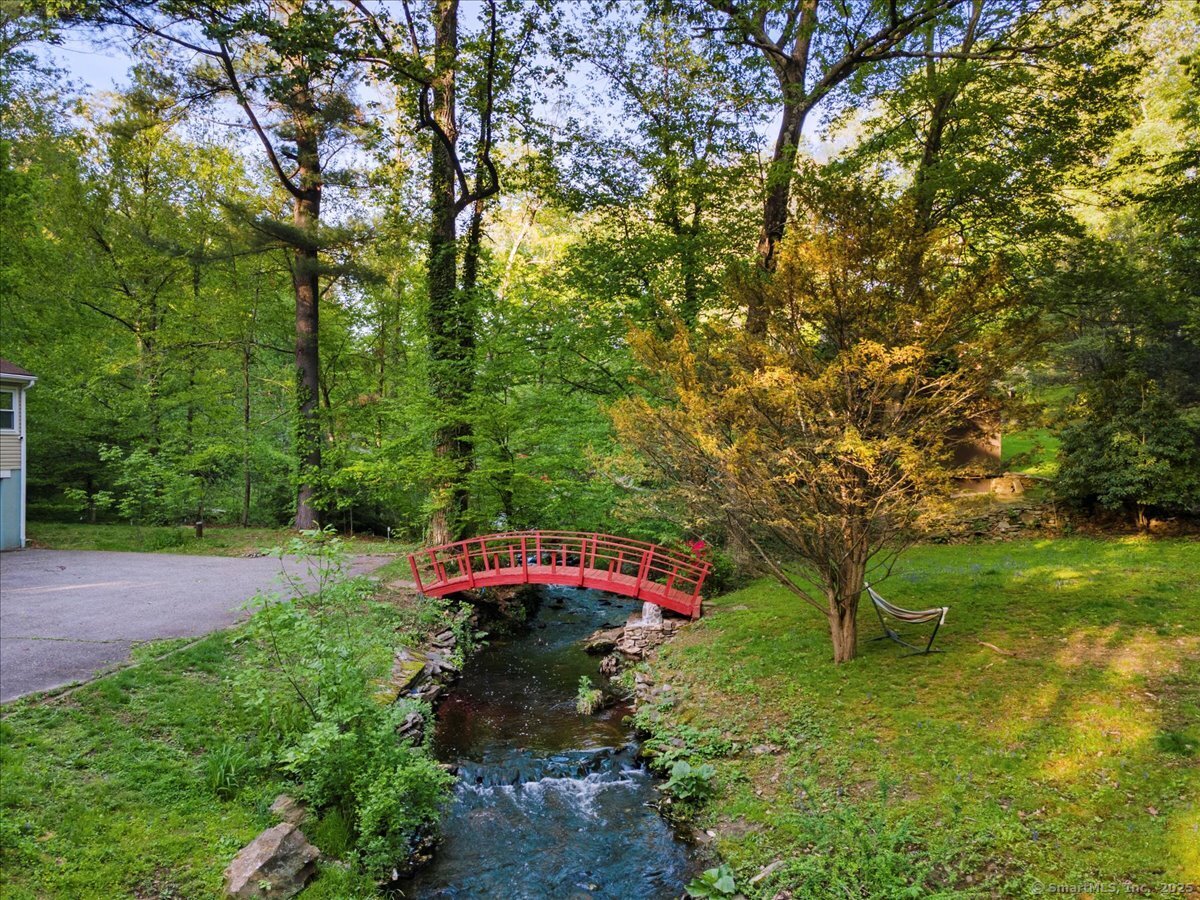 266 Pinewood, Trumbull, Connecticut 06611