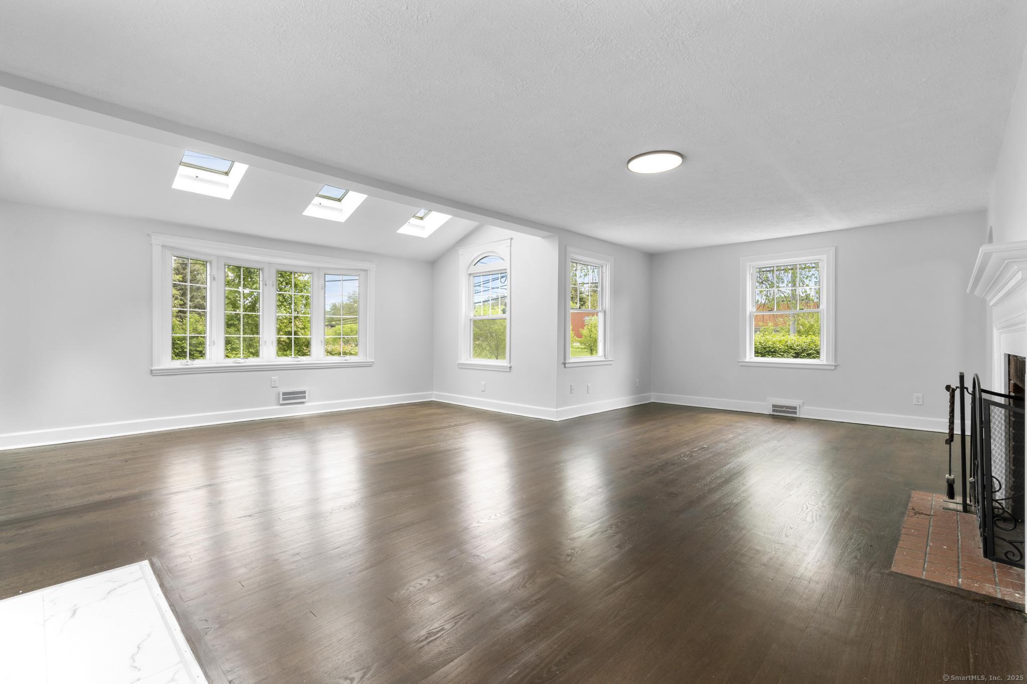 727 Pine, Bristol, 06010, 3 Bedrooms Bedrooms, ,1 BathroomBathrooms,Single Family For Sale,For Sale,Pine,24095223