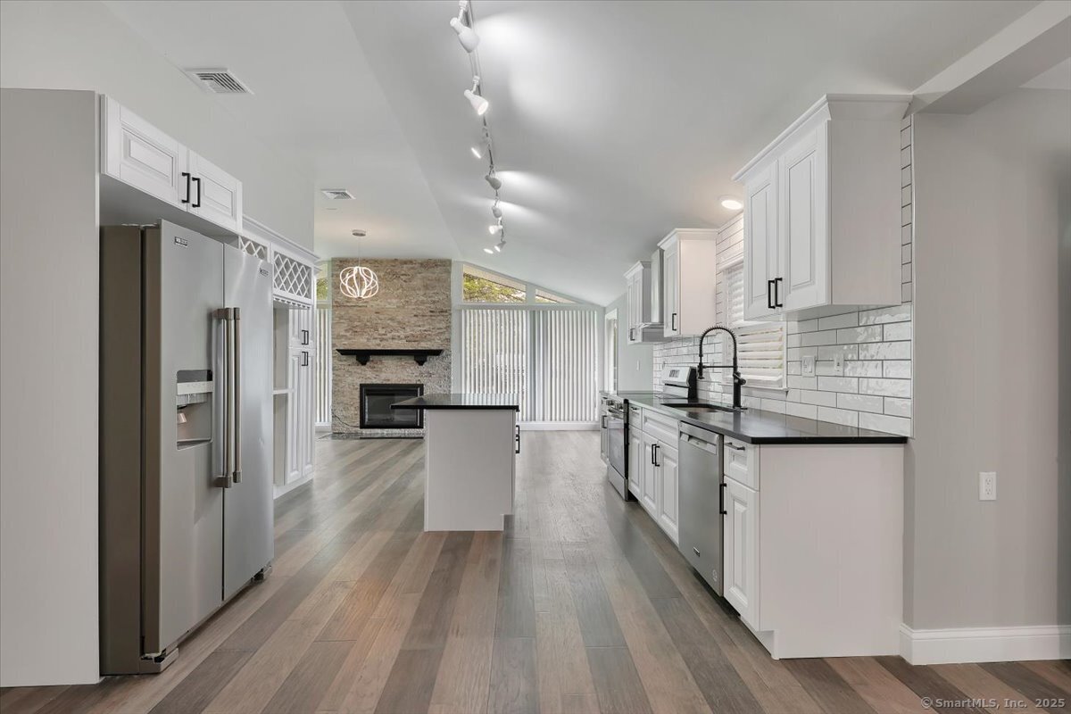 1813 Peck, Cheshire, Connecticut 06410