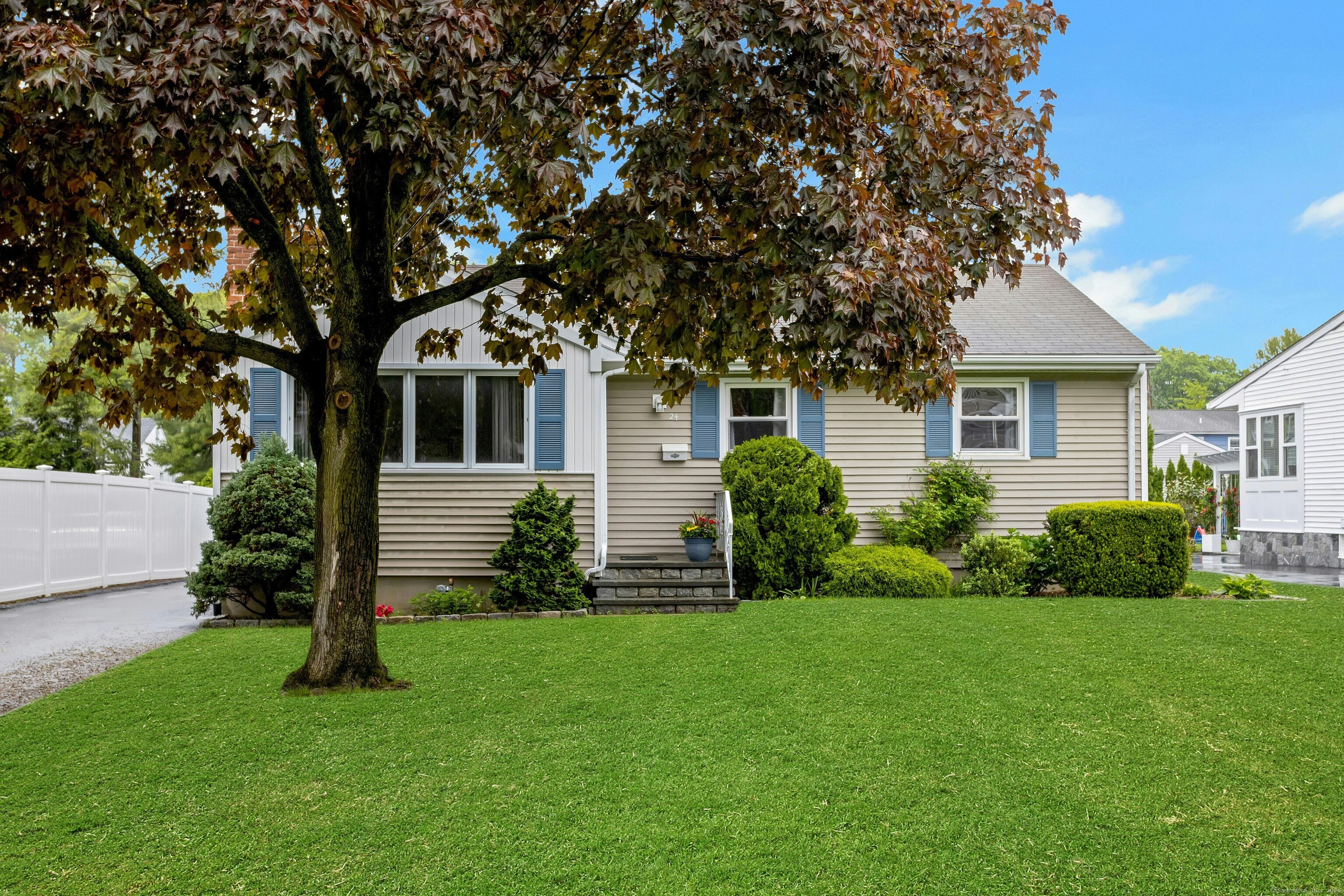 24 Newfield, Stamford, Connecticut 06905