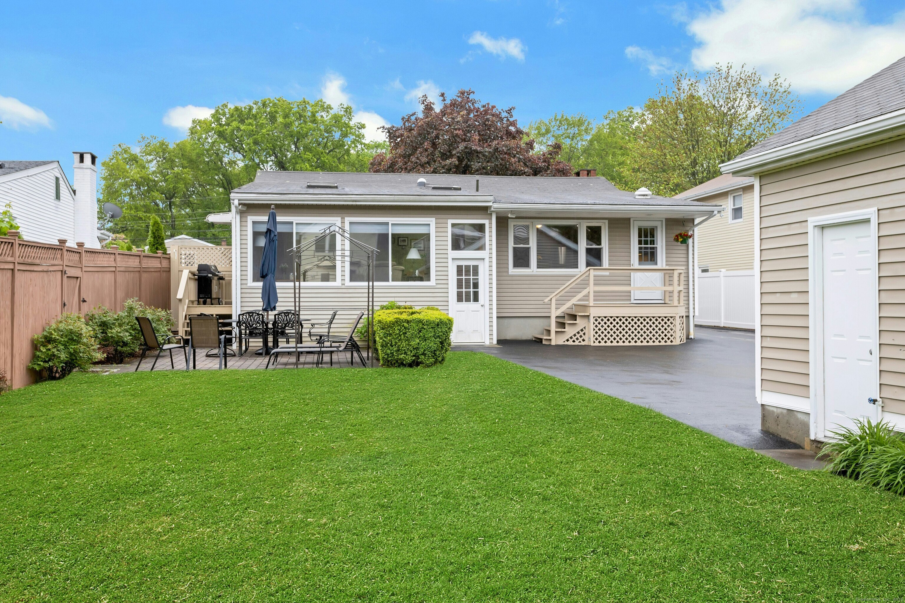 24 Newfield, Stamford, Connecticut 06905