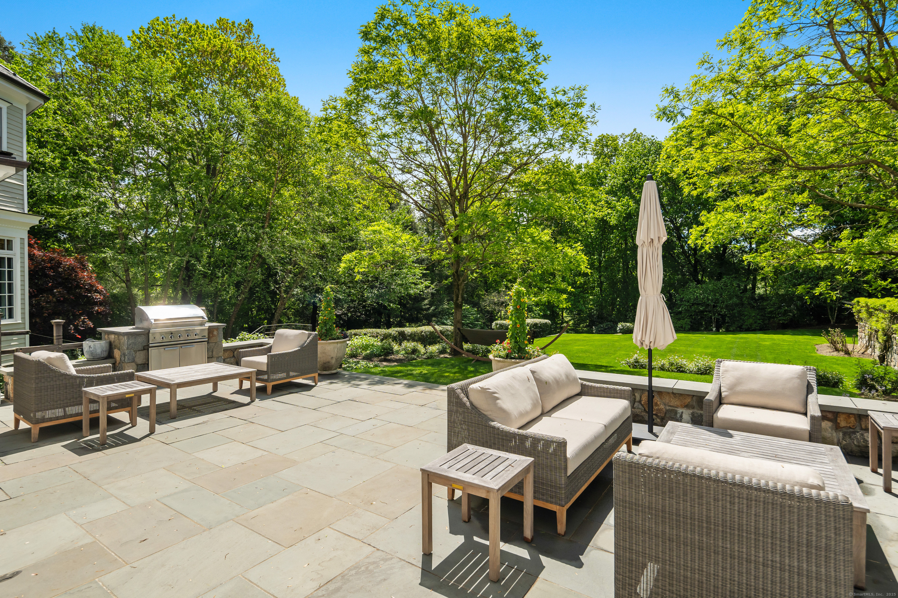 68 Woods End, New Canaan, Connecticut 06840