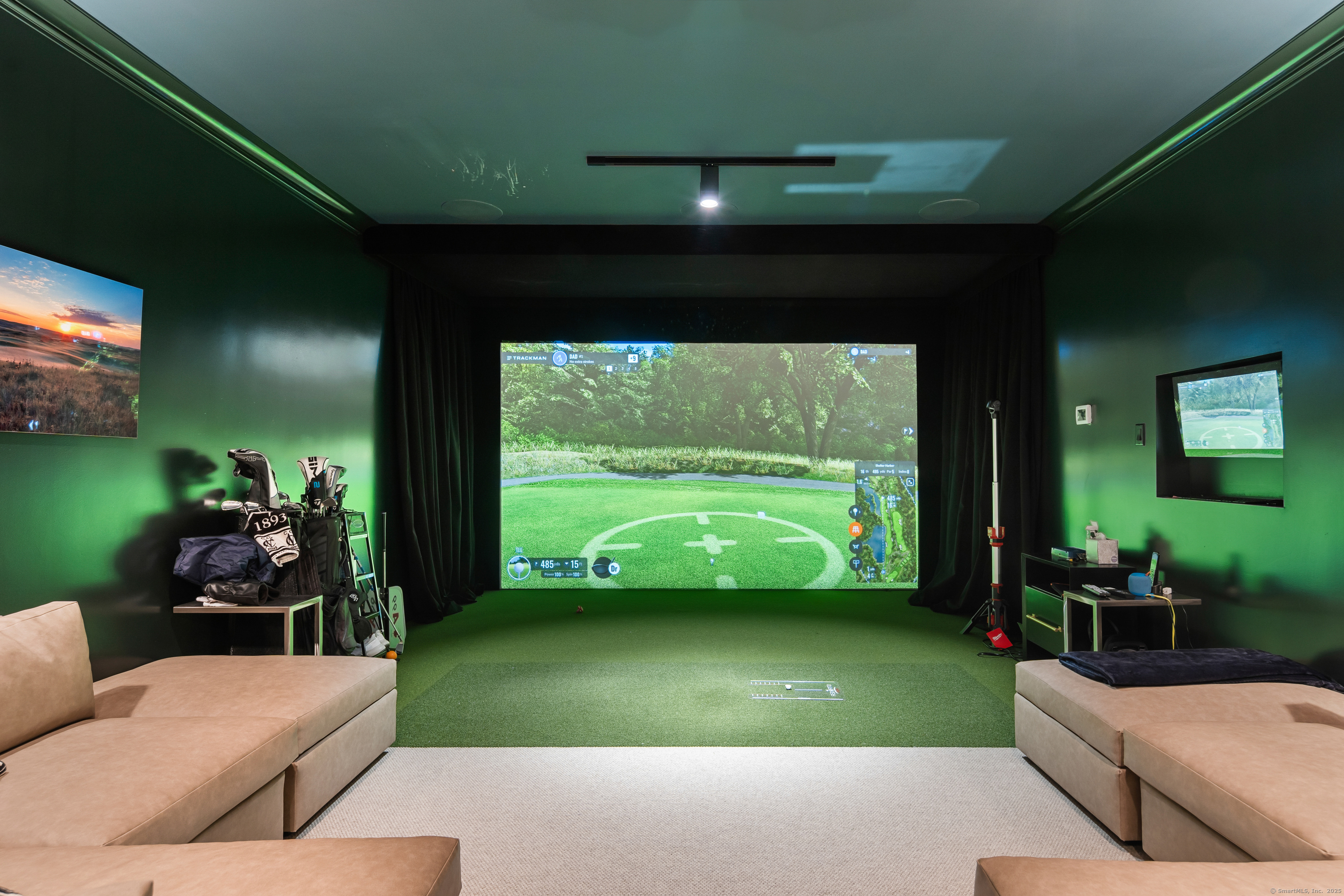 68 Woods End, New Canaan, Connecticut 06840