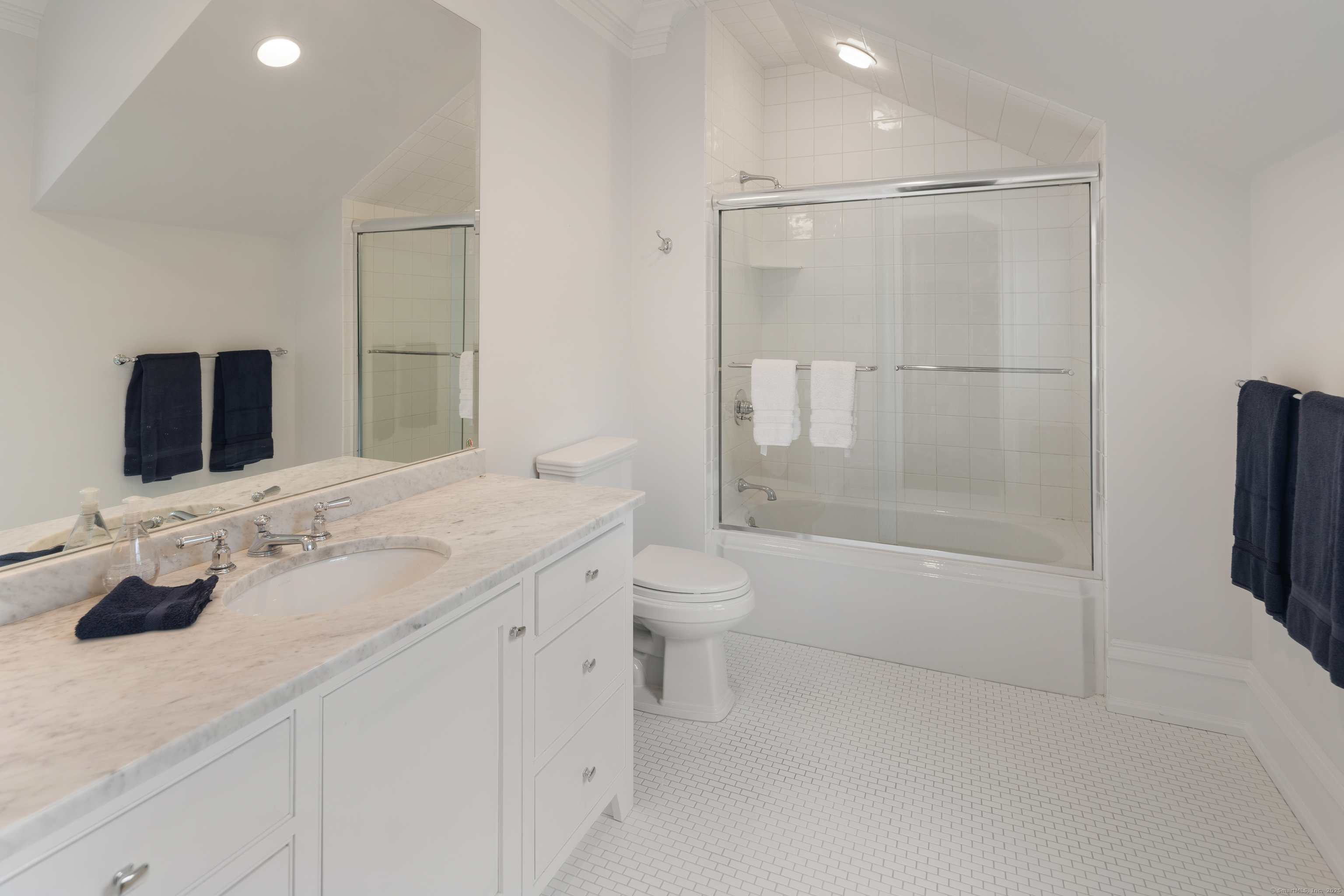 68 Woods End, New Canaan, Connecticut 06840