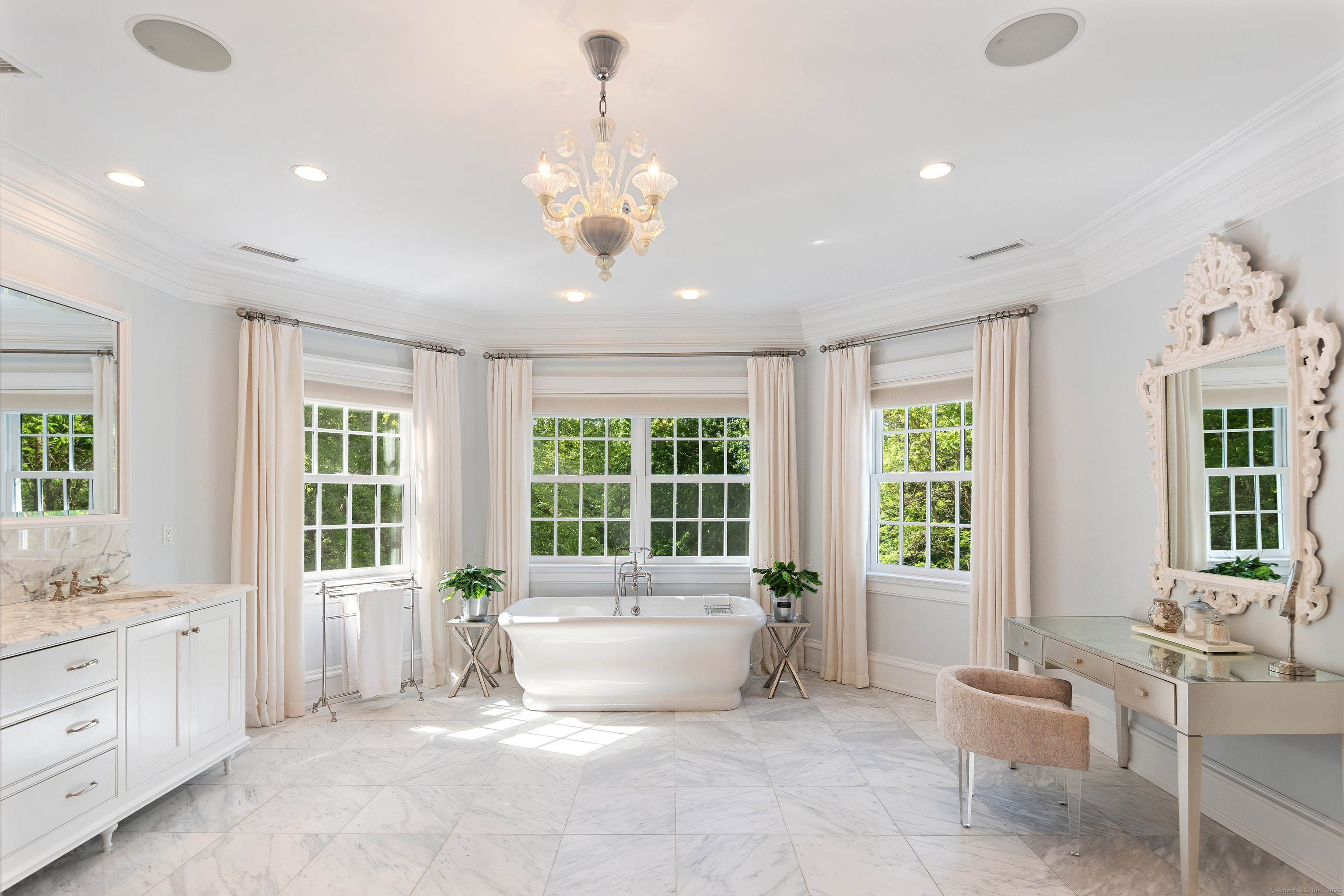 68 Woods End, New Canaan, Connecticut 06840