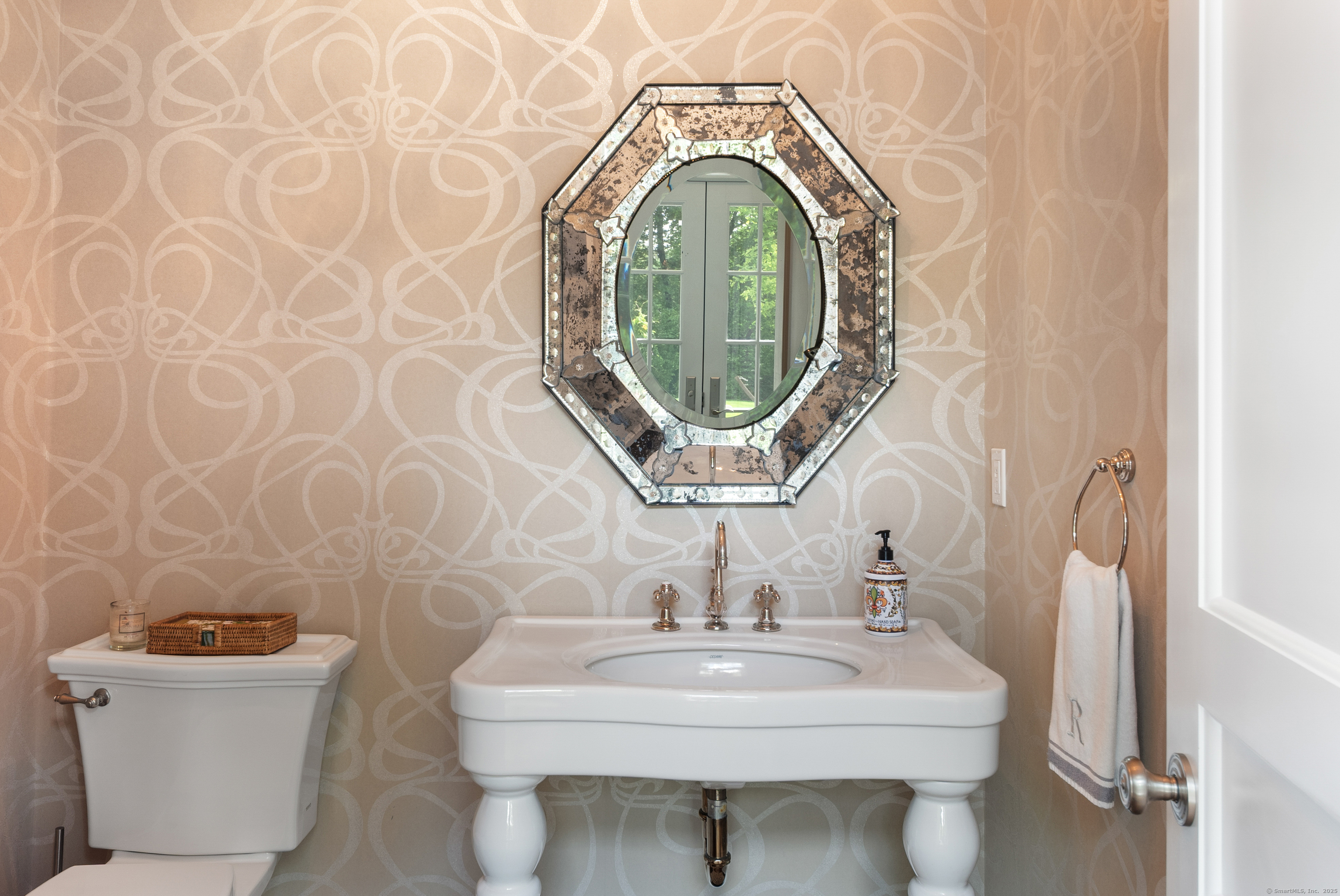 68 Woods End, New Canaan, Connecticut 06840
