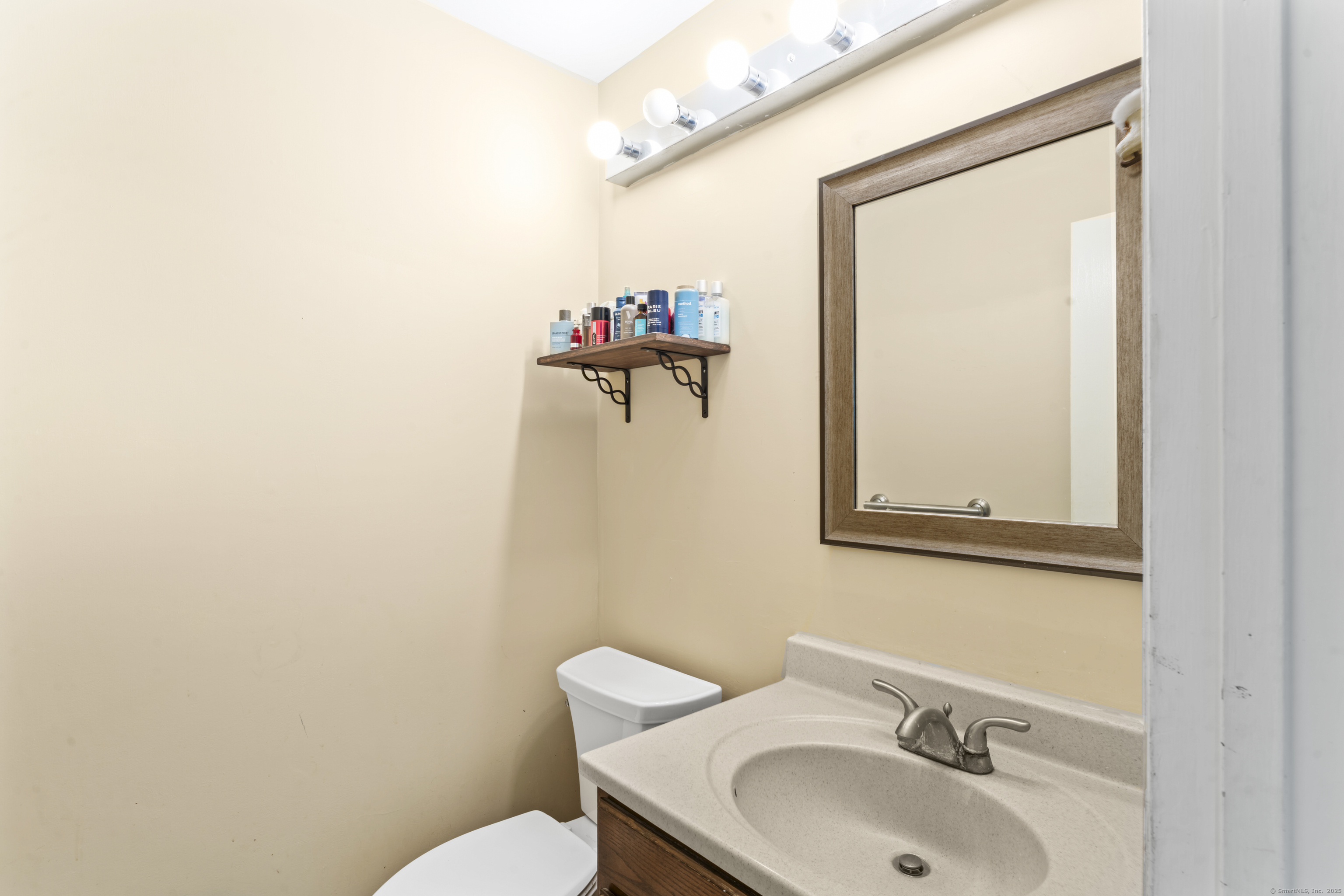 2 Essex, Brookfield, Connecticut 06804