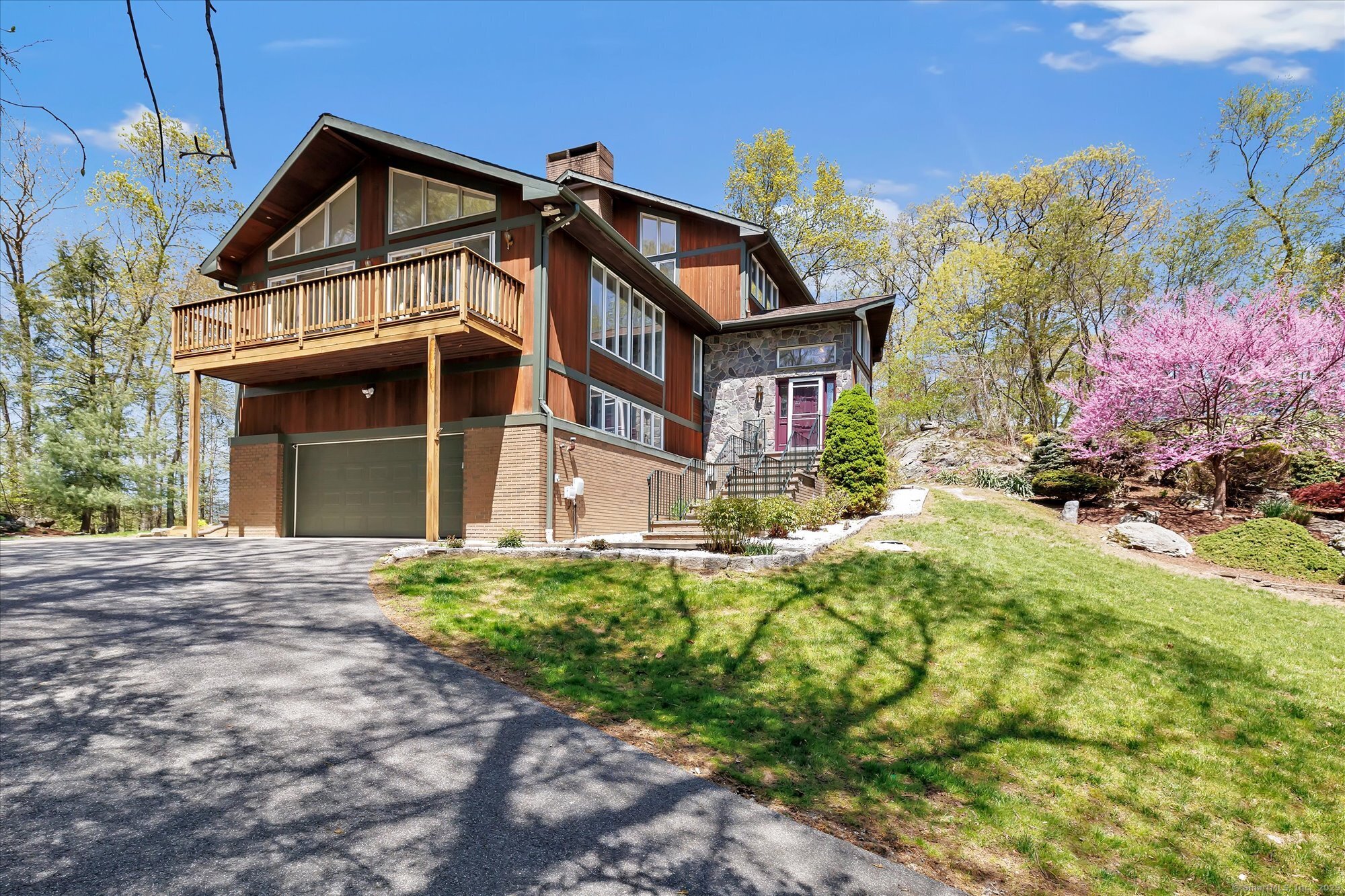 81 Georges, Monroe, Connecticut 06468