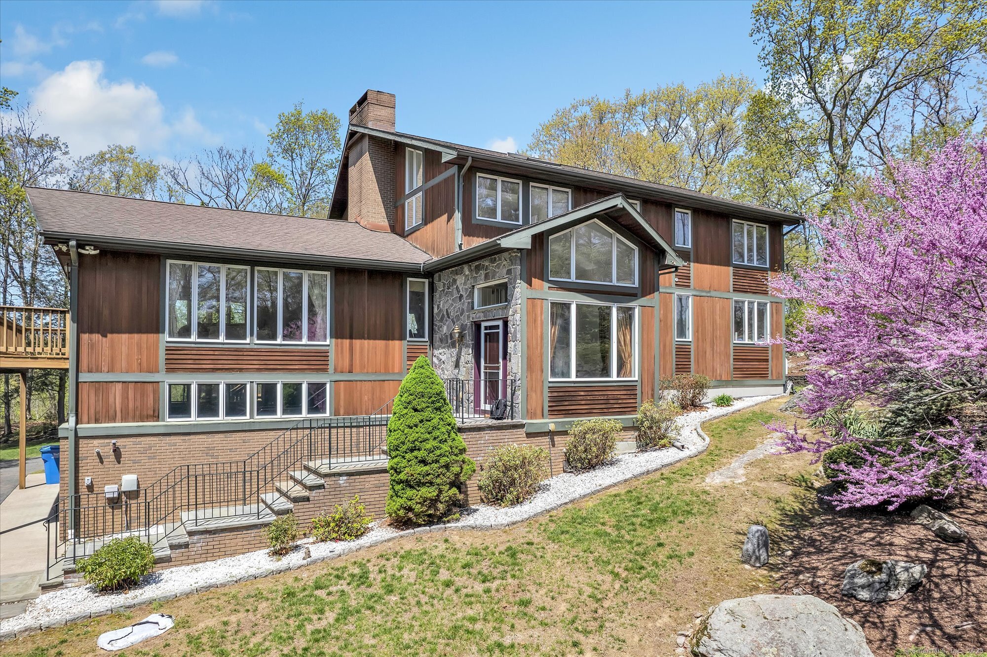 81 Georges, Monroe, Connecticut 06468