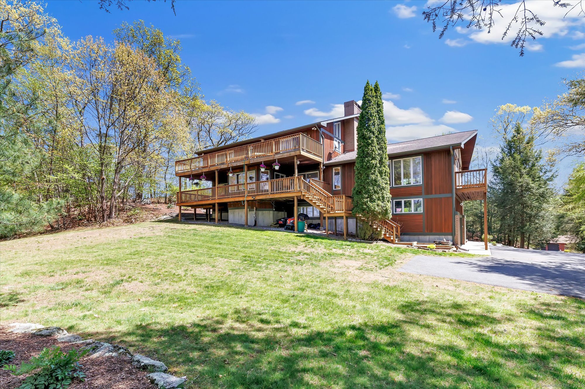 81 Georges, Monroe, Connecticut 06468