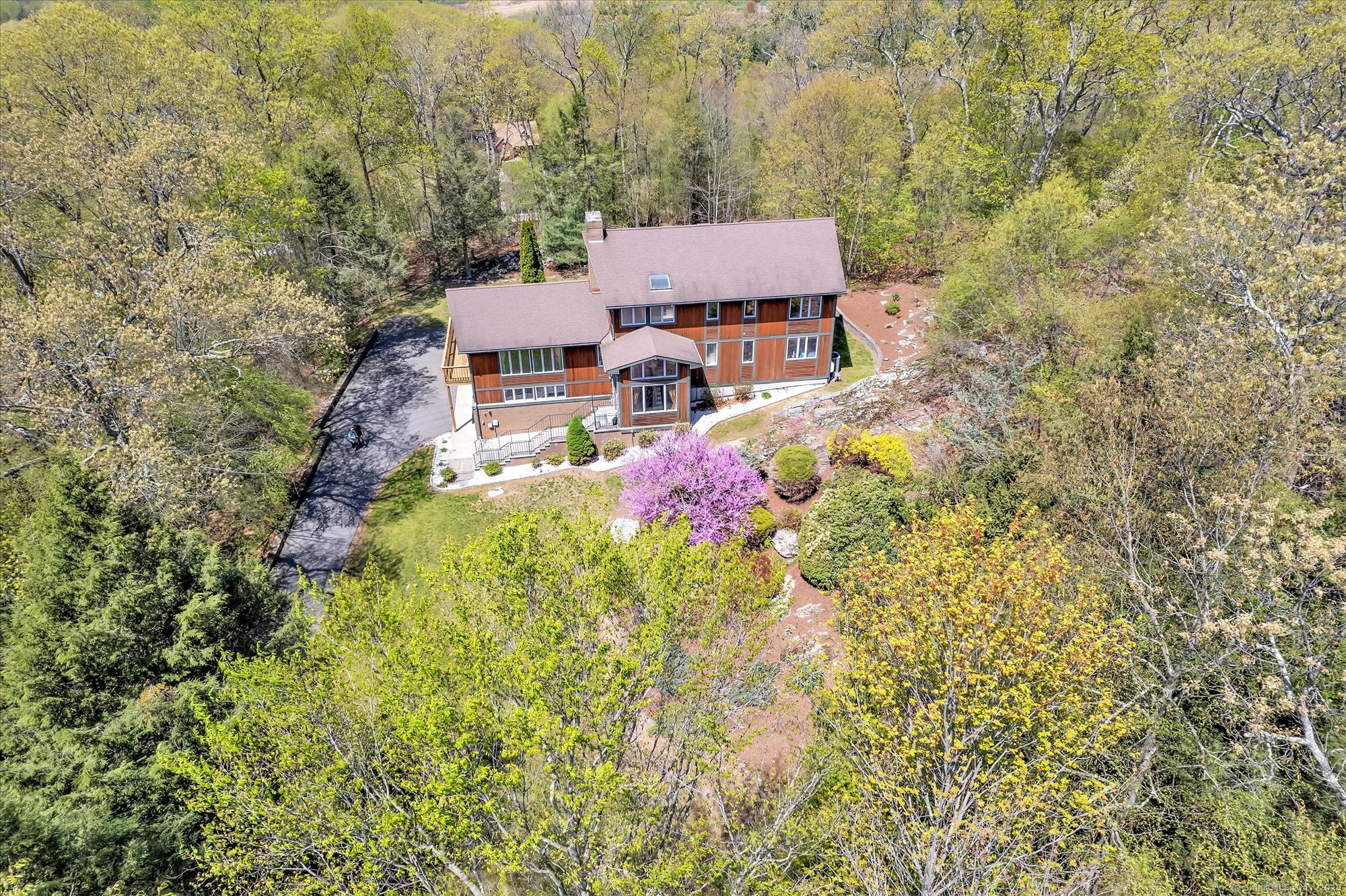 81 Georges, Monroe, Connecticut 06468