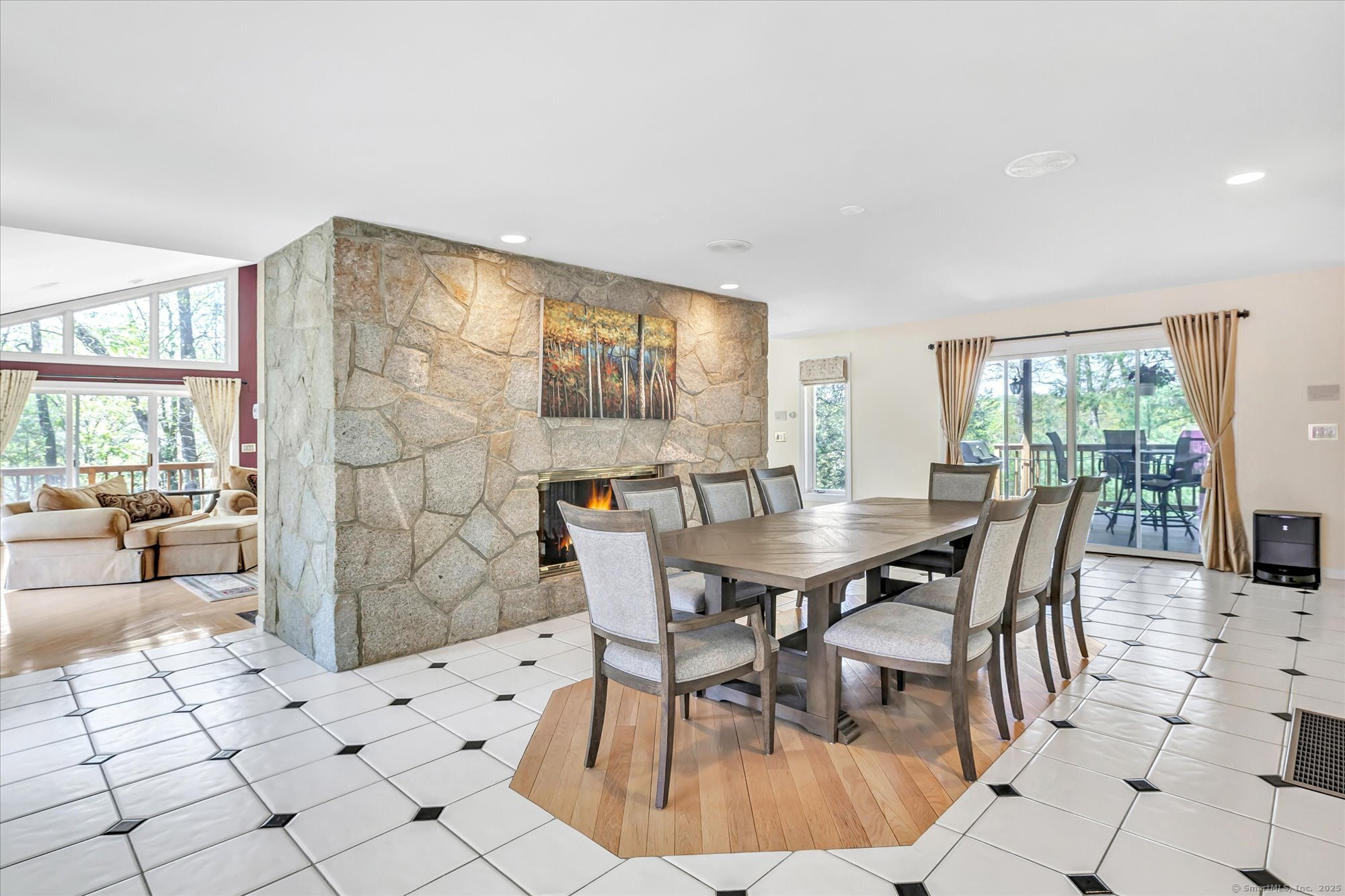 81 Georges, Monroe, Connecticut 06468