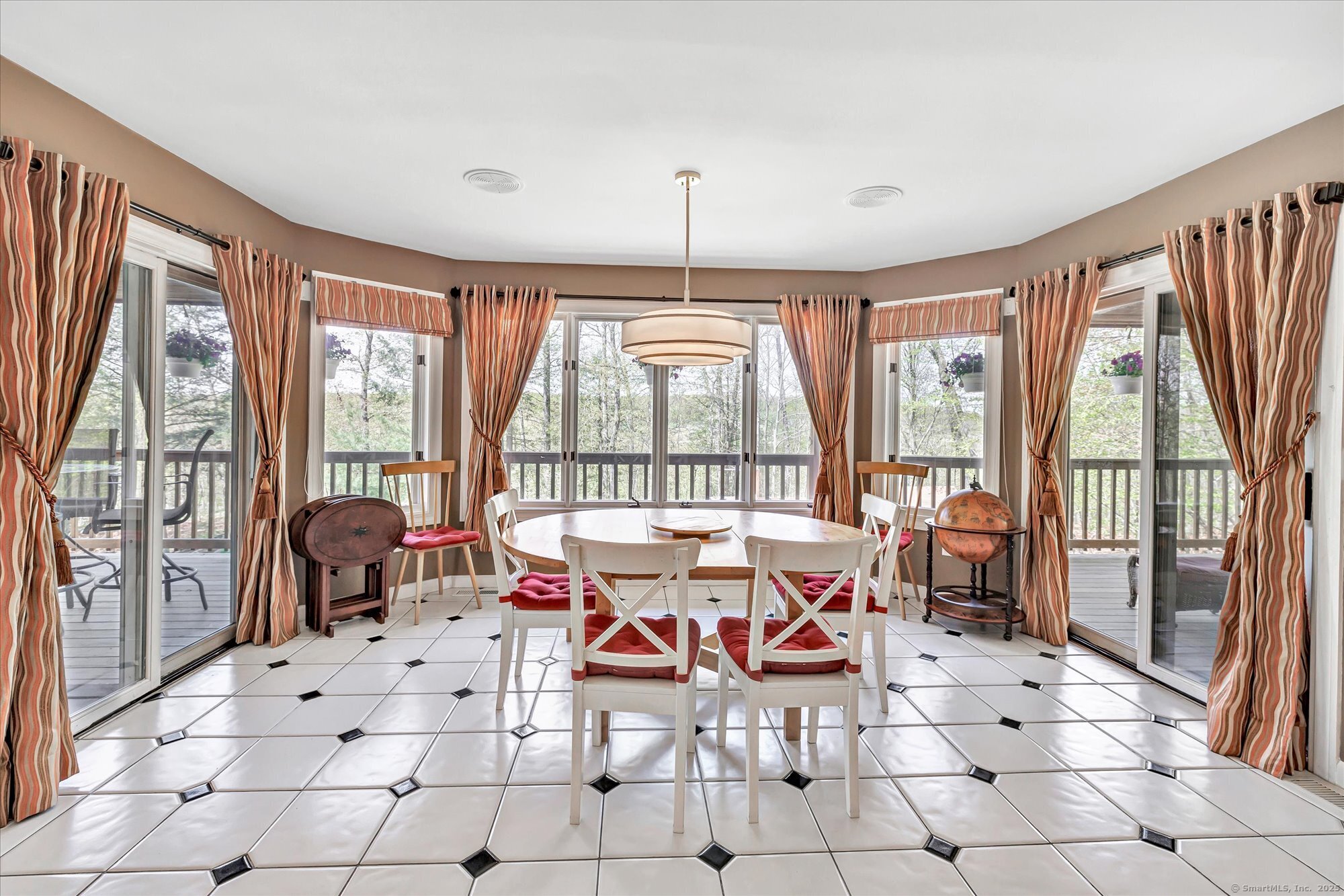81 Georges, Monroe, Connecticut 06468
