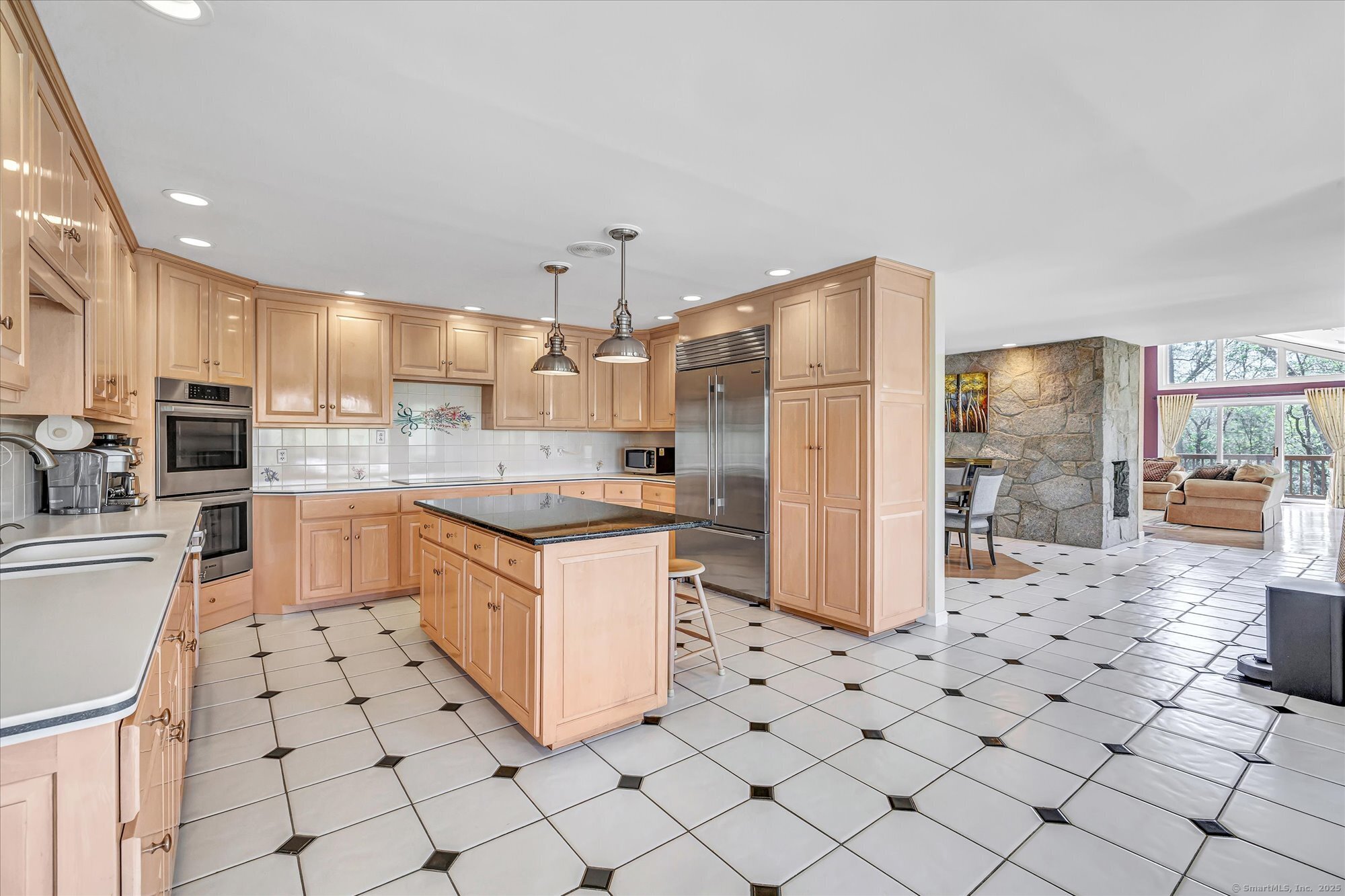 81 Georges, Monroe, Connecticut 06468