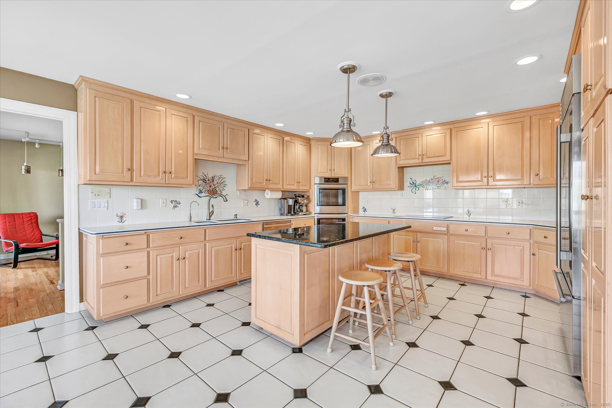 81 Georges, Monroe, Connecticut 06468