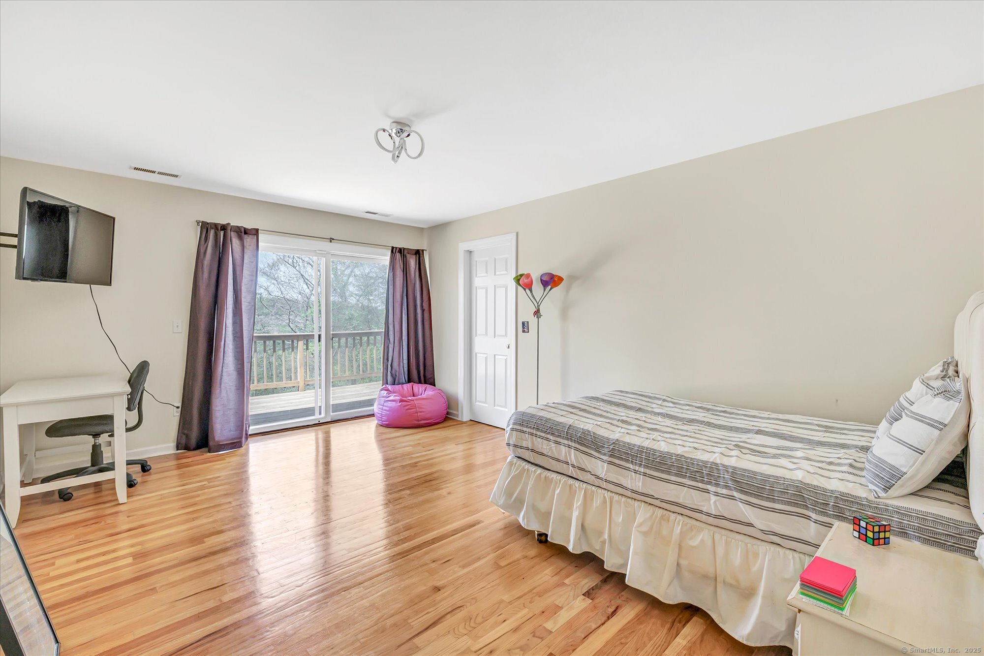 81 Georges, Monroe, Connecticut 06468