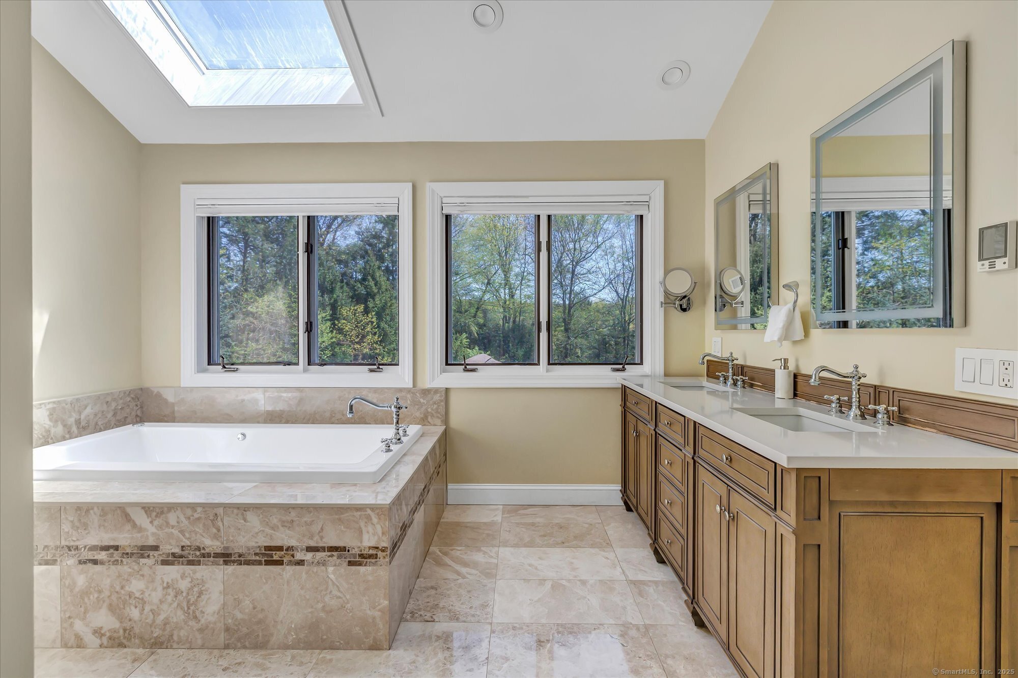 81 Georges, Monroe, Connecticut 06468