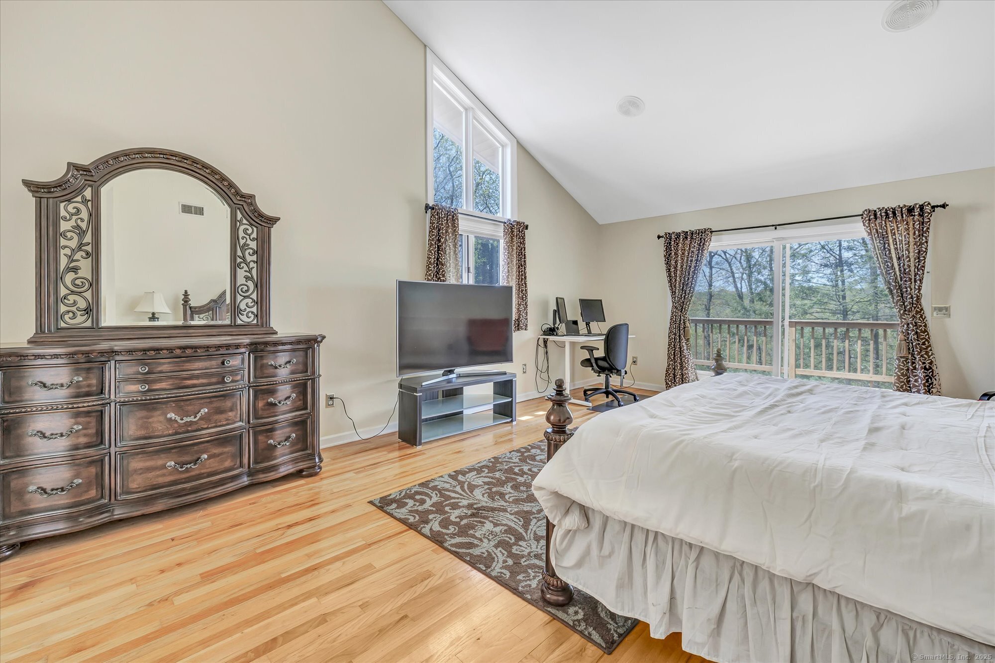 81 Georges, Monroe, Connecticut 06468