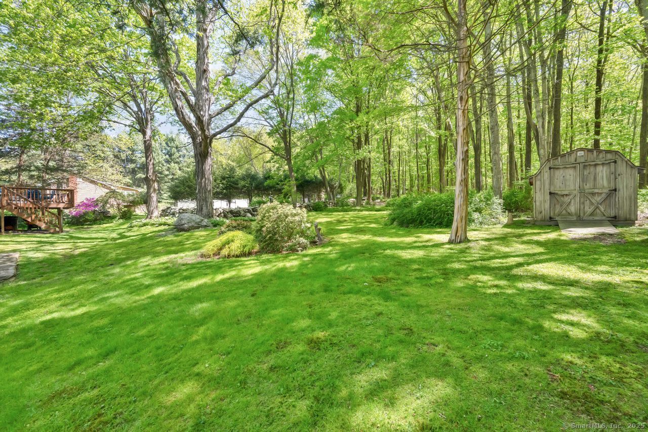 97 Great Ring, Newtown, Connecticut 06482