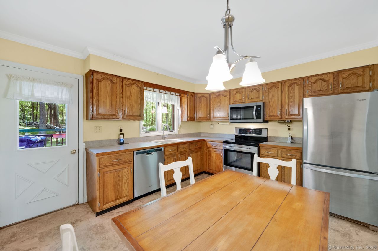 97 Great Ring, Newtown, Connecticut 06482