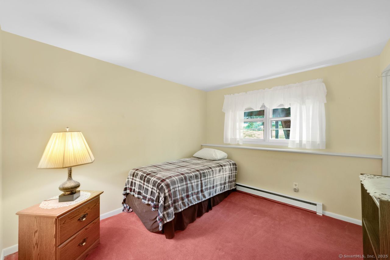 97 Great Ring, Newtown, Connecticut 06482