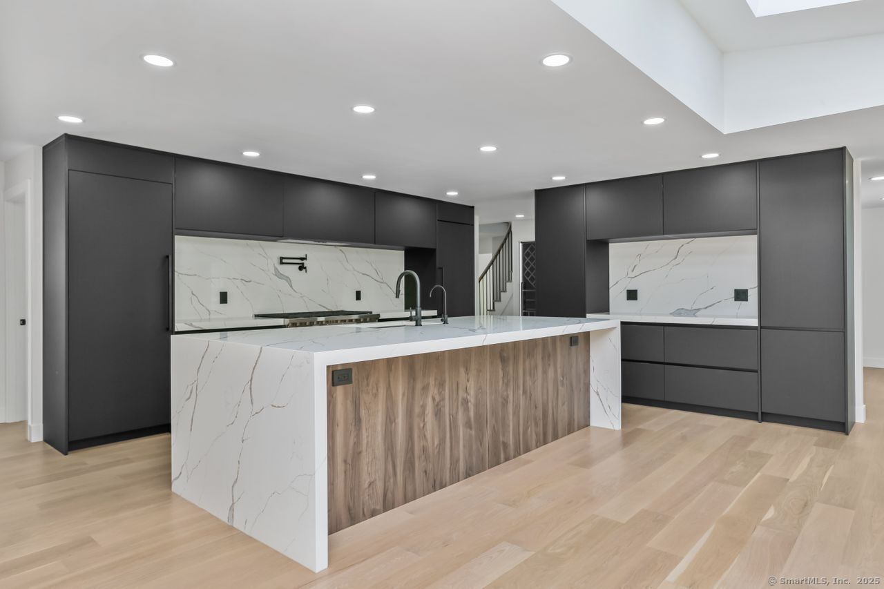 32 Pine Hill, Norwalk, Connecticut 06855