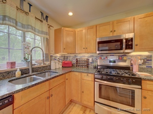 Homes for sale in Plainfield, CT | 11 Stone House Dr, Plainfield, CT 06354 | MLS# 24092175