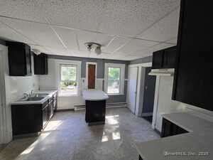 Homes for sale in Manchester, CT | 827 Middle Turnpike E, Manchester, CT 06040 | MLS# 24096263