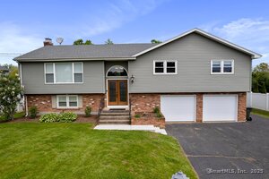 Homes for sale in Wethersfield, CT | 104 Willow St, Wethersfield, CT 06109 | MLS# 24096655