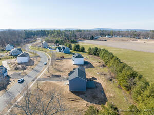 Homes for sale in Suffield, CT | 2 Stratton Farms Rd, Suffield, CT 06093 | MLS# 24096660