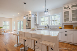 Homes for sale in Shelton, CT | 6 Brookview Heights Ct, Shelton, CT 06484 | MLS# 24078573