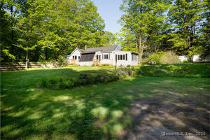 Homes for sale in Salisbury, CT | 47 E Main St, Salisbury, CT 06068 | MLS# 24096776