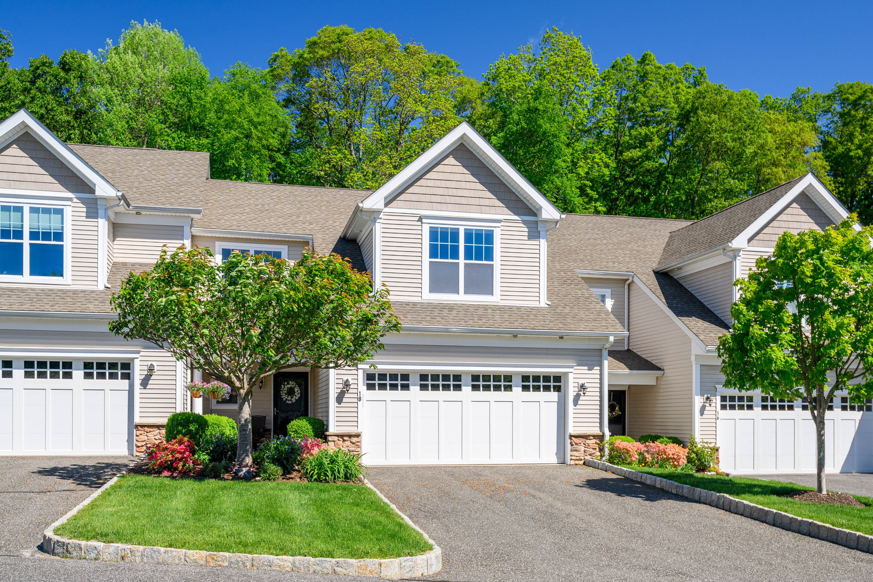 18 Brookside Court Newtown CT