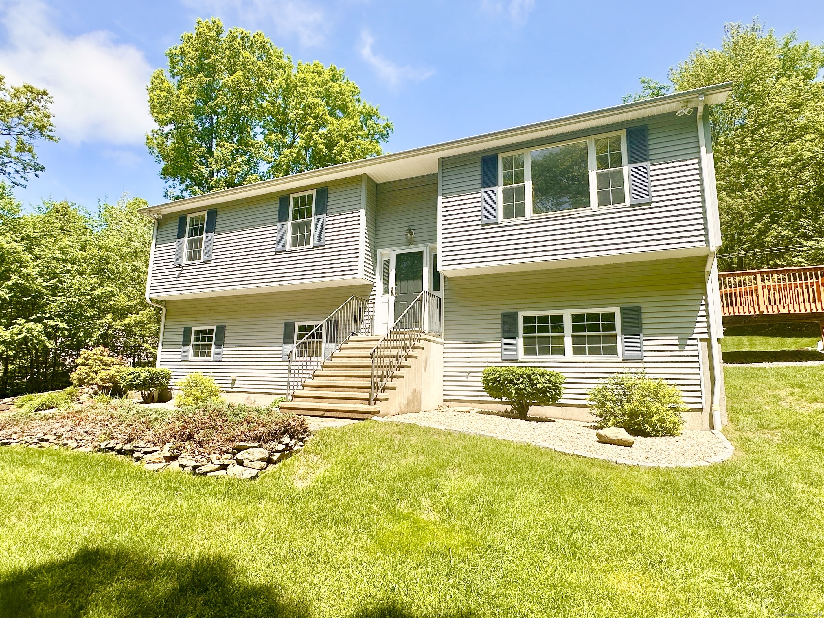 27 Fieldstone Terrace Naugatuck CT
