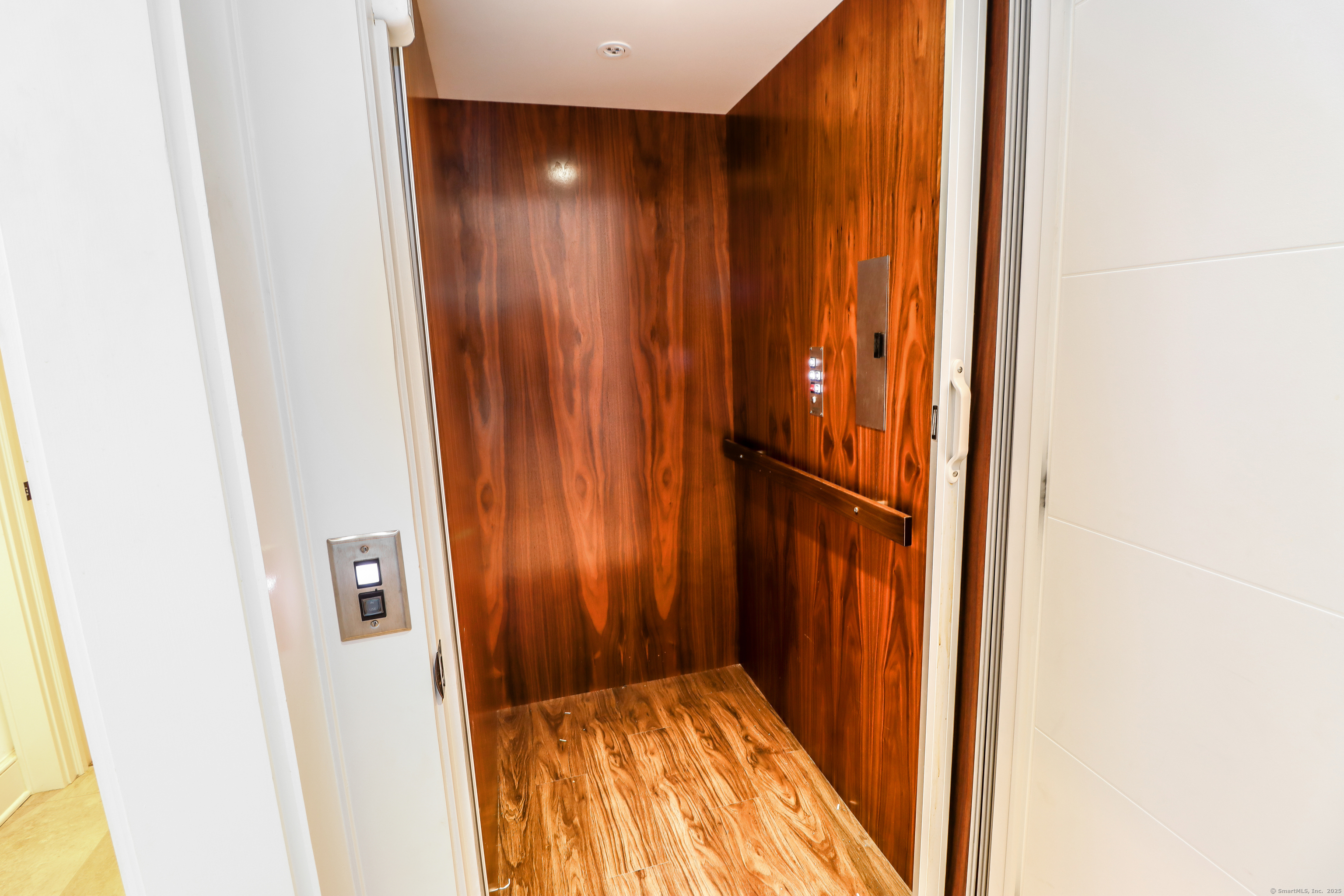 13 Kellogg, Brookfield, Connecticut 06804