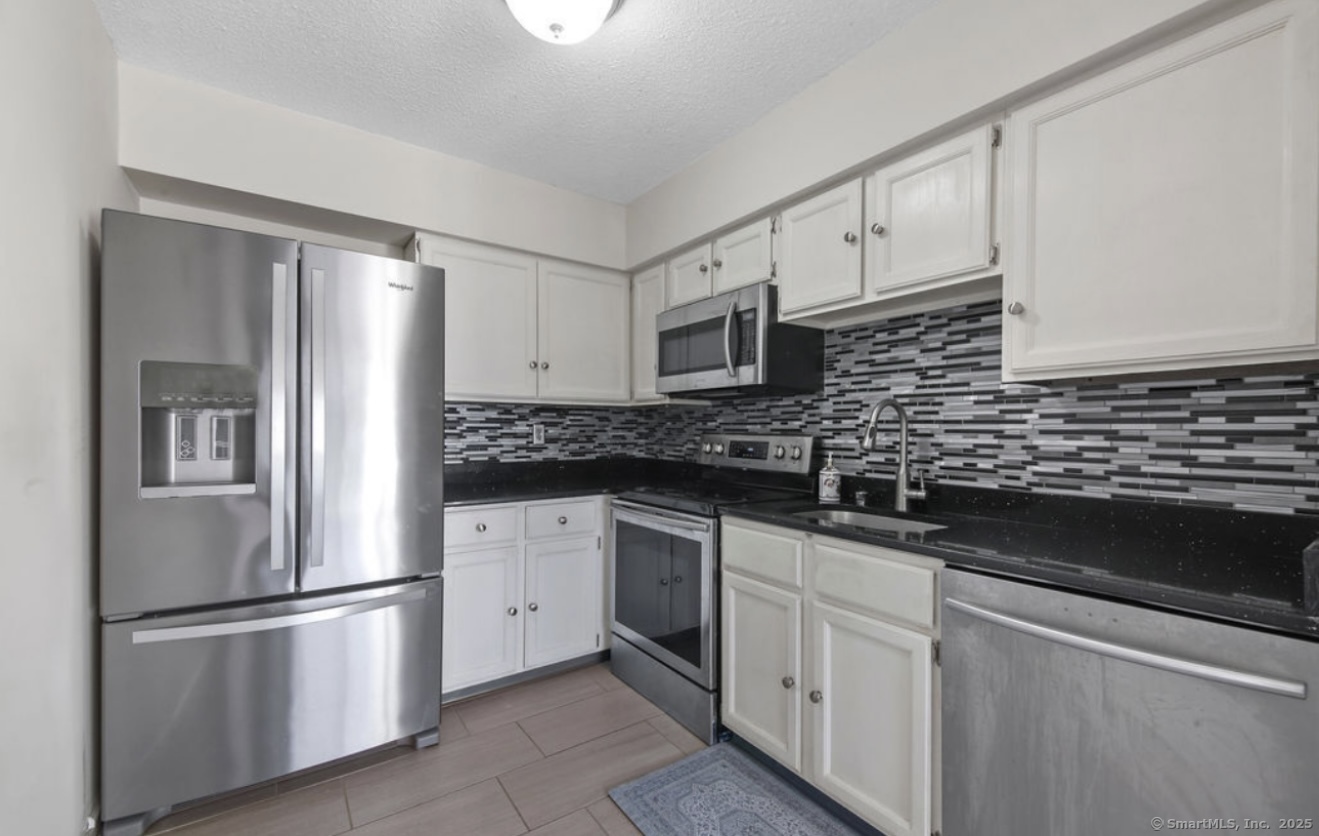 730 Robert Frost, Branford, 06405, 2 Bedrooms Bedrooms, ,1 BathroomBathrooms,Residential Rental,For Sale,730 Robert Frost,24098292