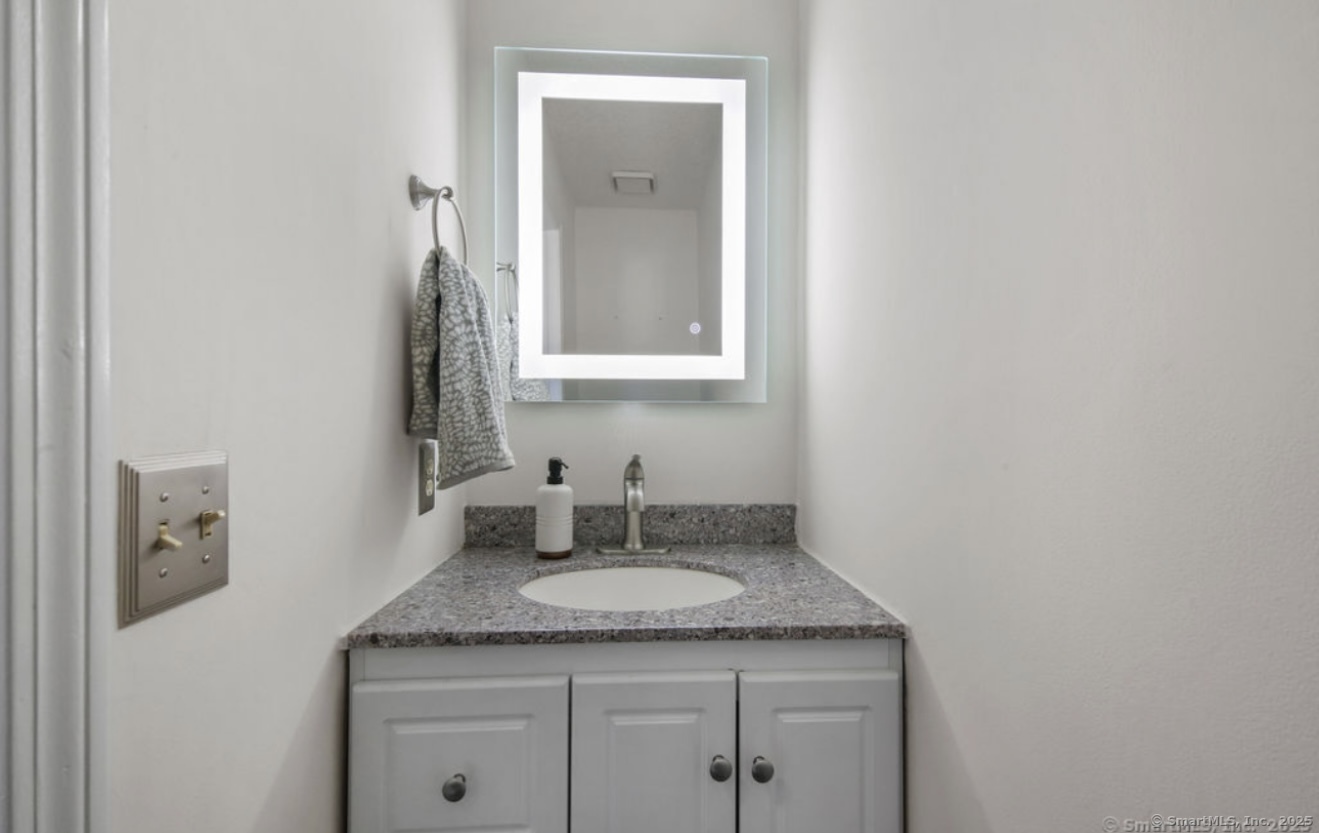 730 Robert Frost, Branford, 06405, 2 Bedrooms Bedrooms, ,1 BathroomBathrooms,Residential Rental,For Sale,730 Robert Frost,24098292