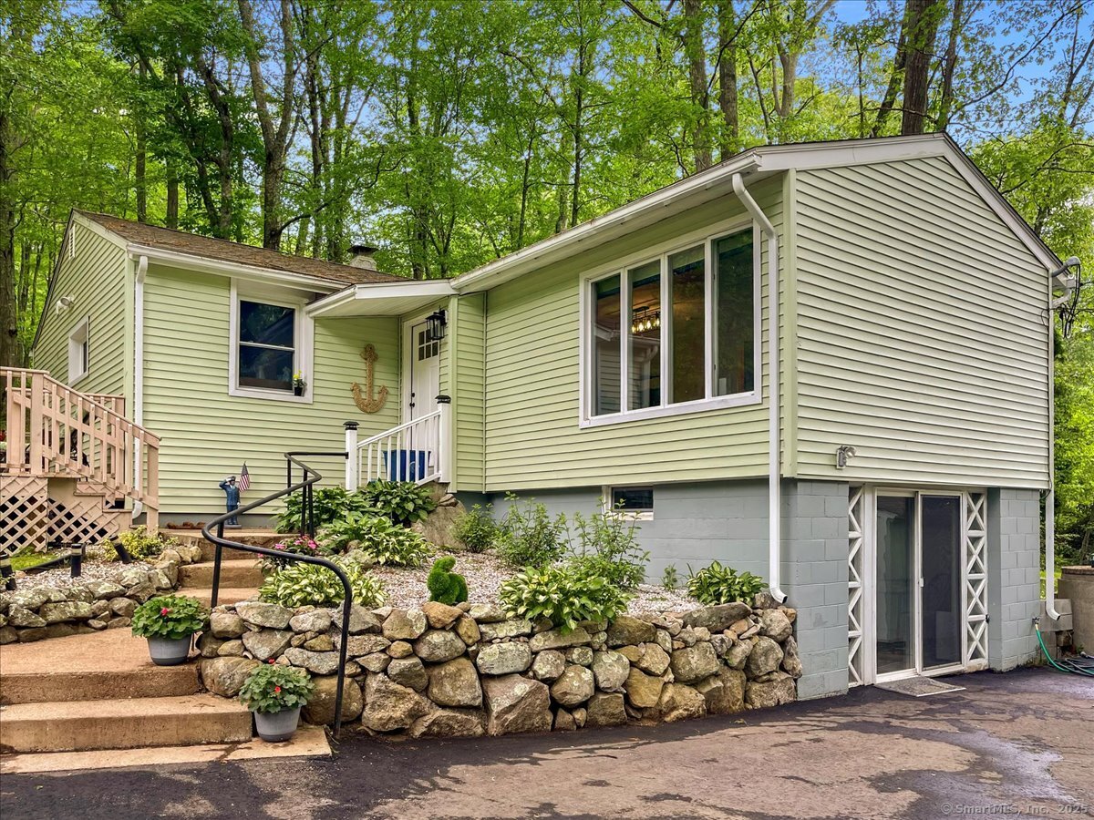 73 North Road Waterford CT