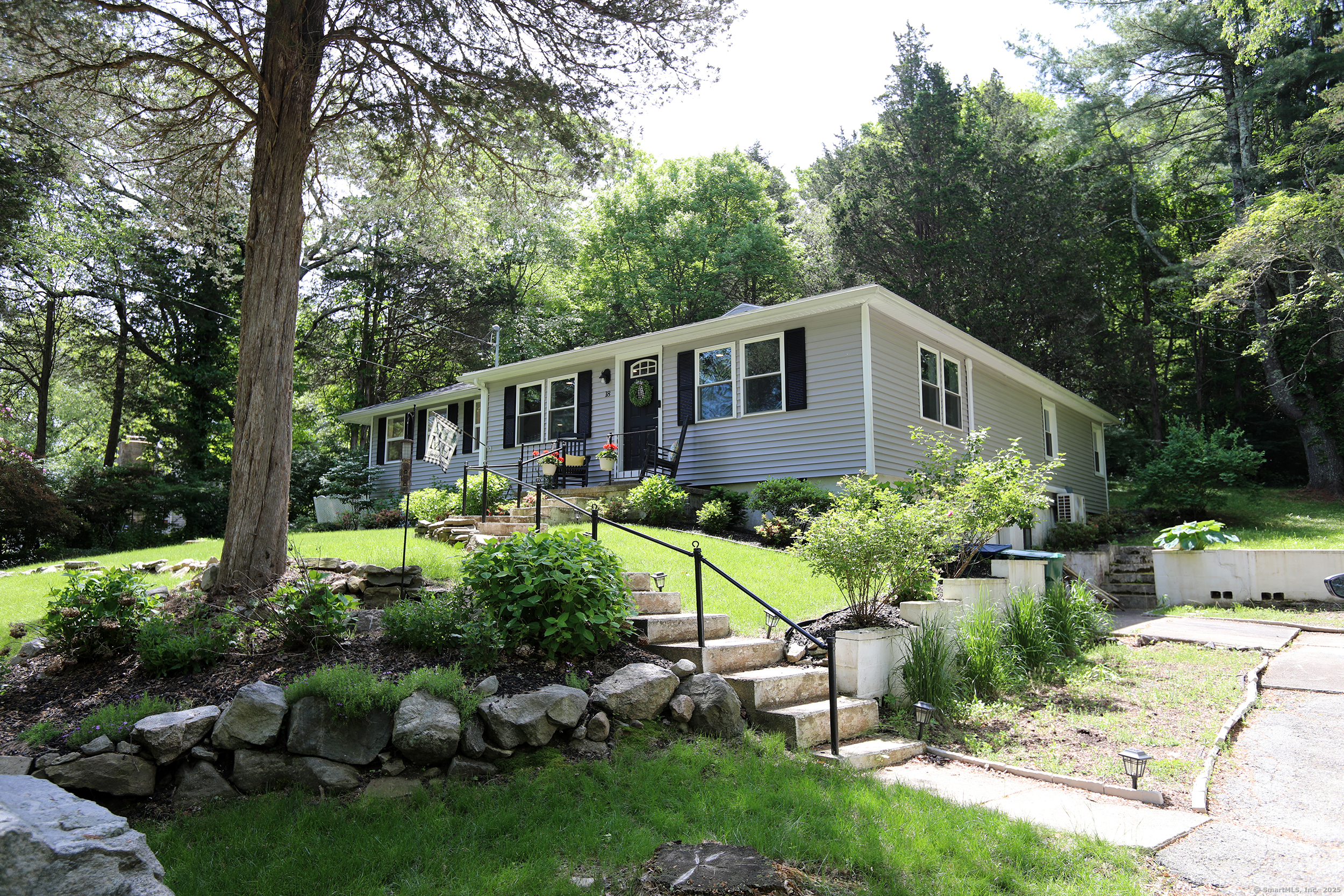 18 Totoket Road Waterford CT