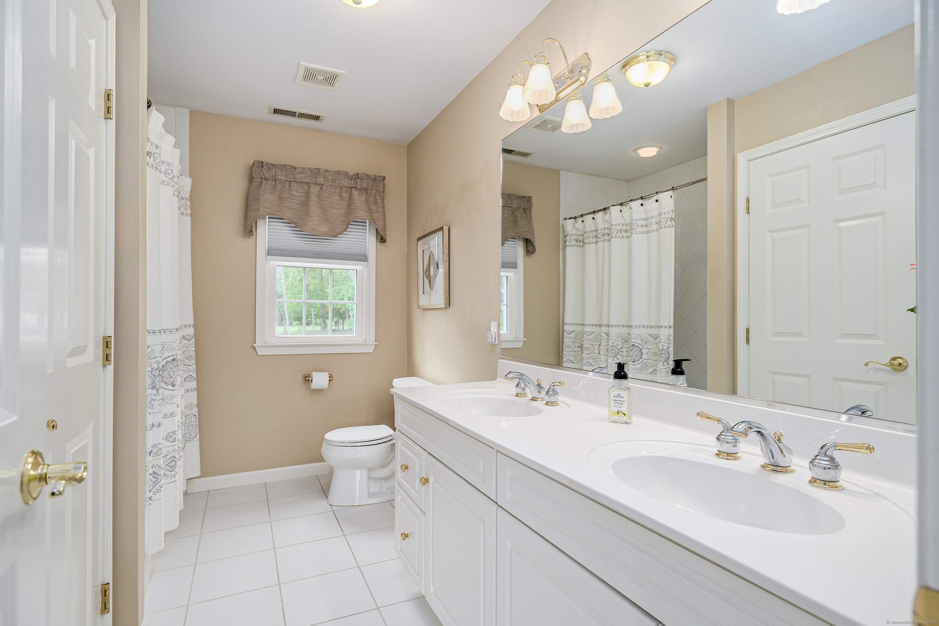 4 Shoreview, Danbury, Connecticut 06811