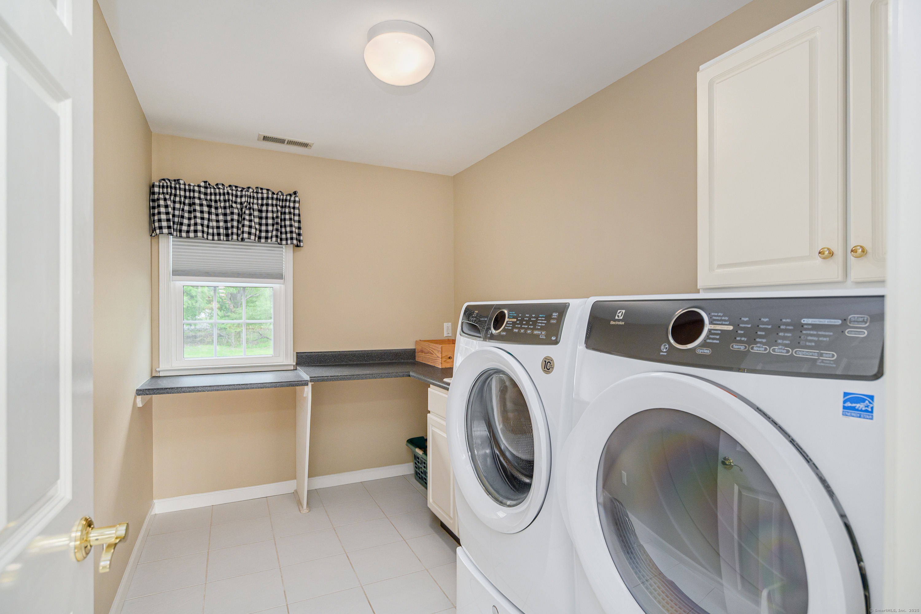 4 Shoreview, Danbury, Connecticut 06811