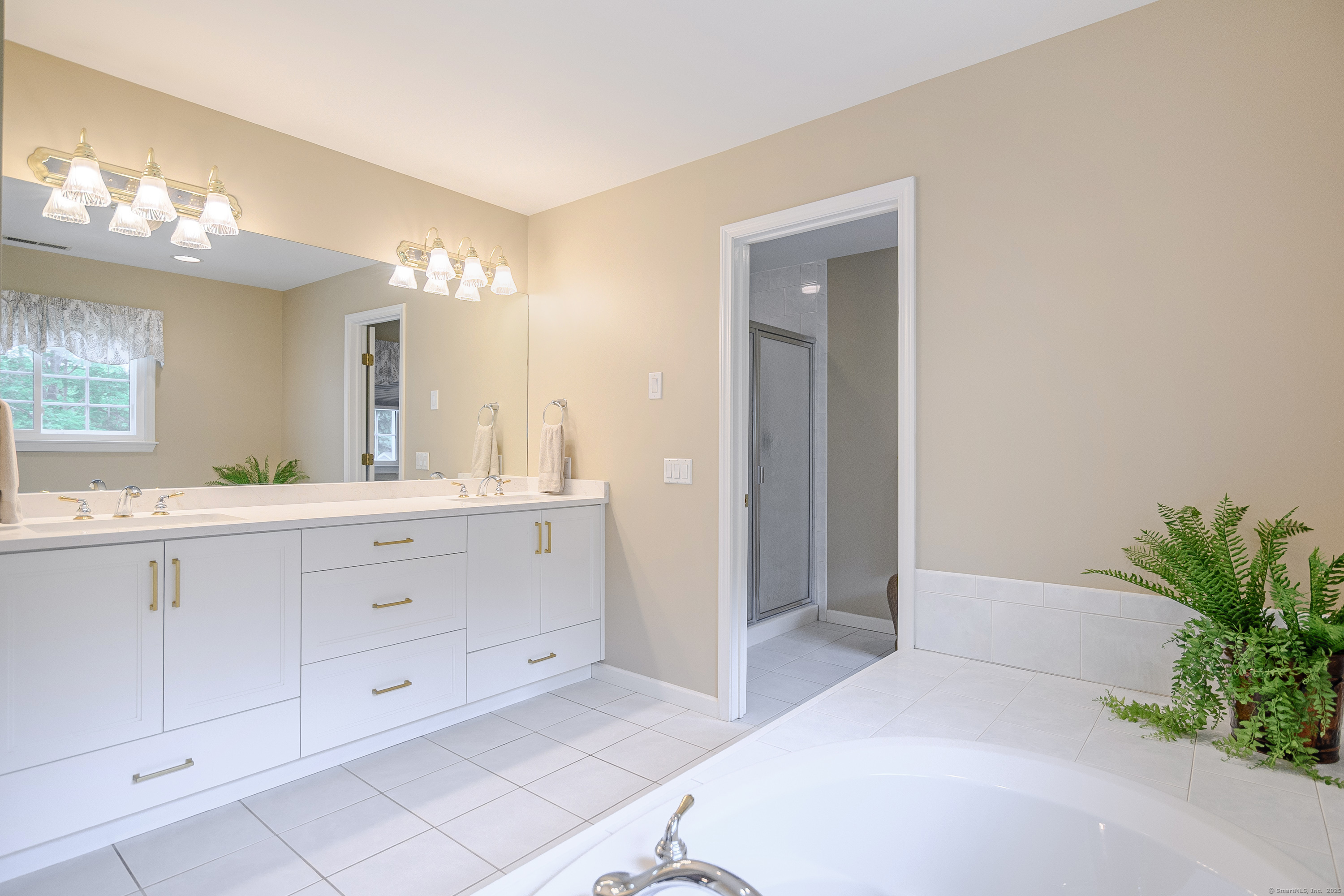 4 Shoreview, Danbury, Connecticut 06811