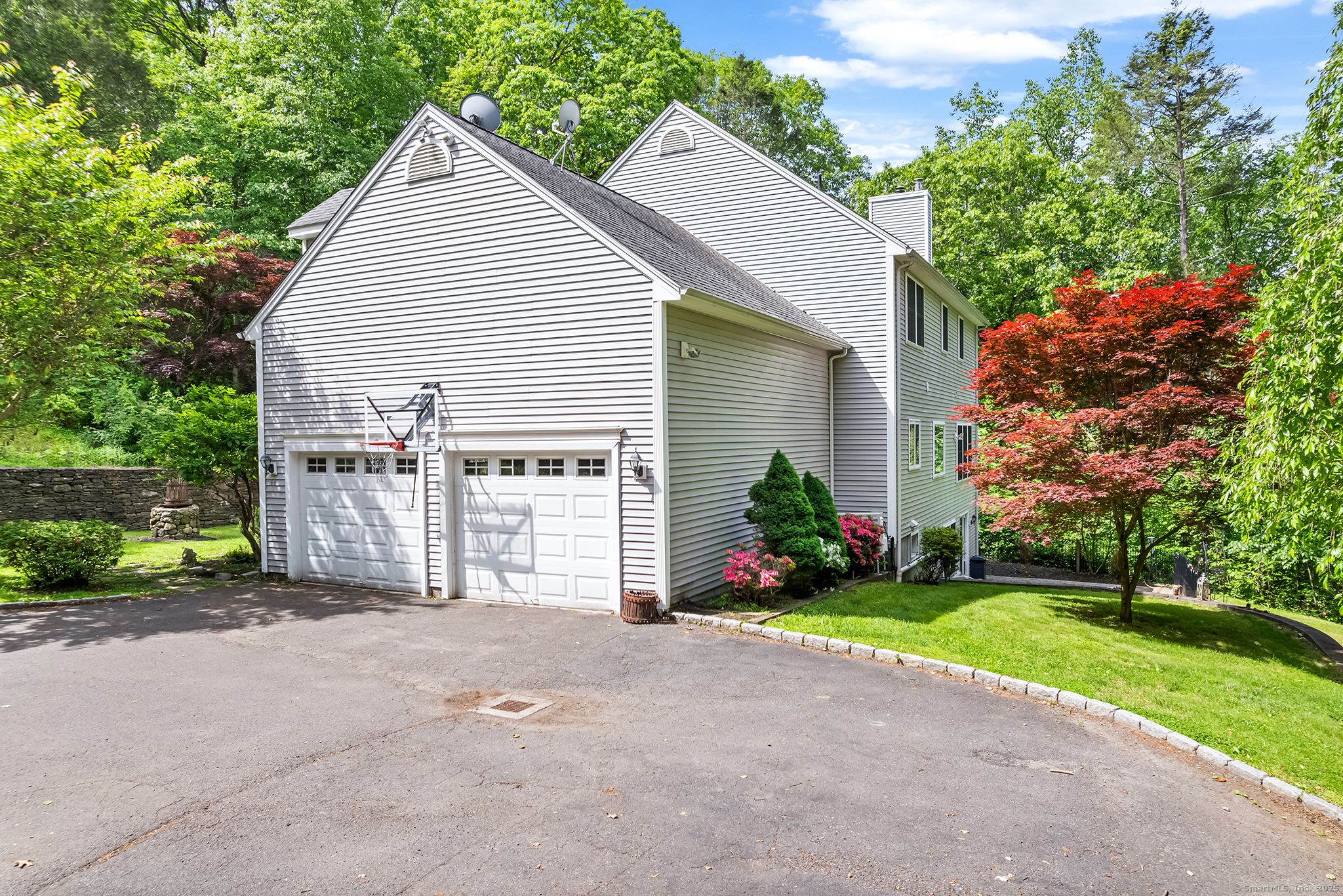 44 Oakmont, Monroe, Connecticut 06468