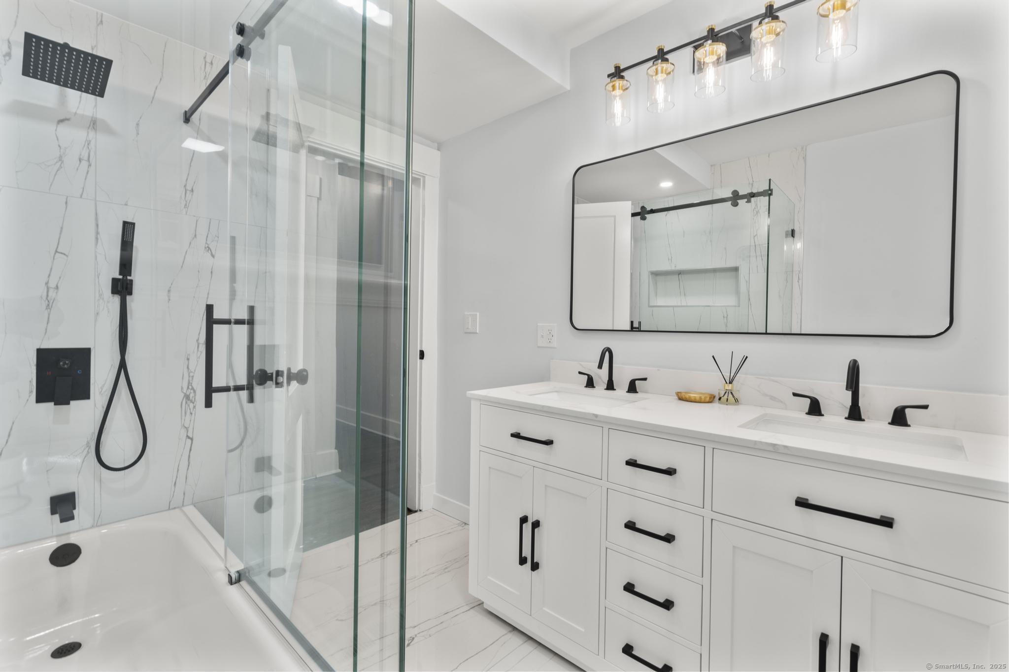 452 New Haven, Derby, Connecticut 06418