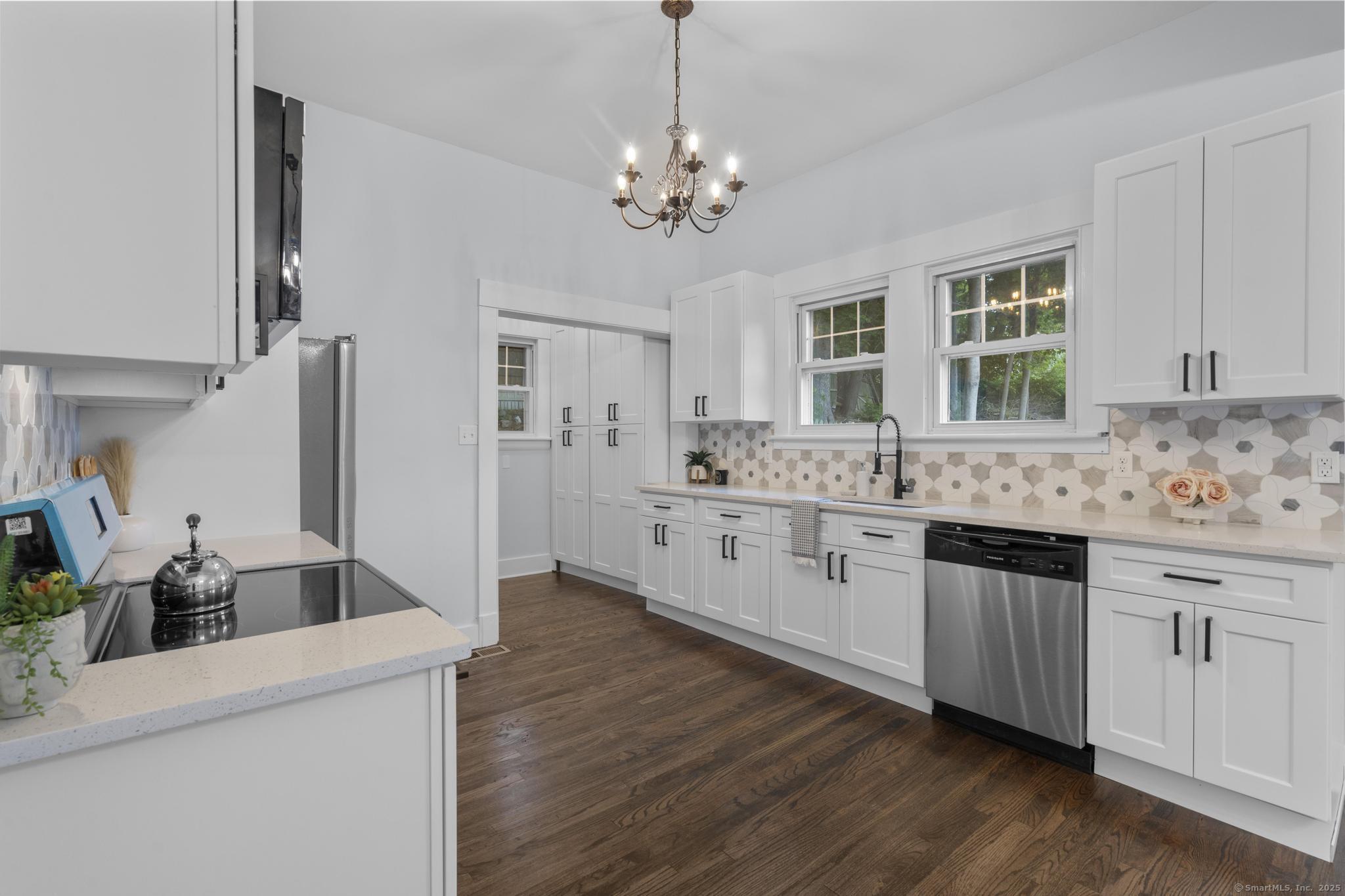 452 New Haven, Derby, Connecticut 06418