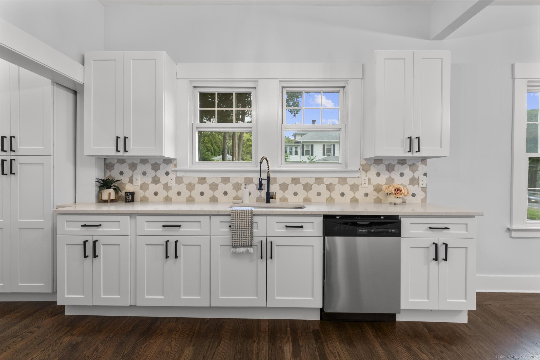 452 New Haven, Derby, Connecticut 06418