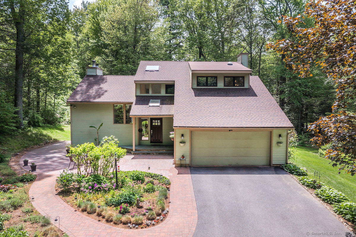 16 Pioneer Drive New Hartford CT